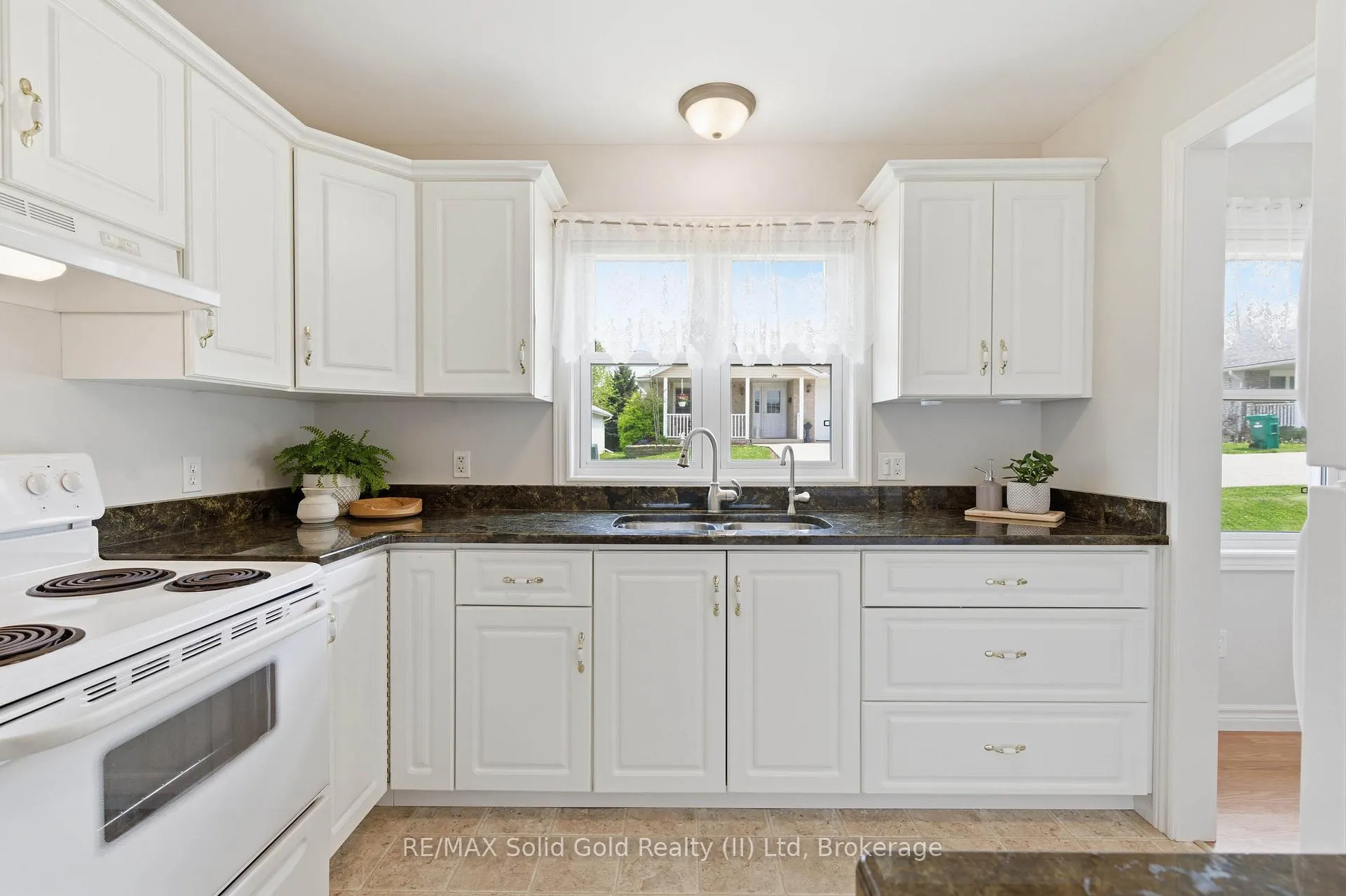 Photo 14 of 15 Pond View Drive, Wellesley — HOMEH