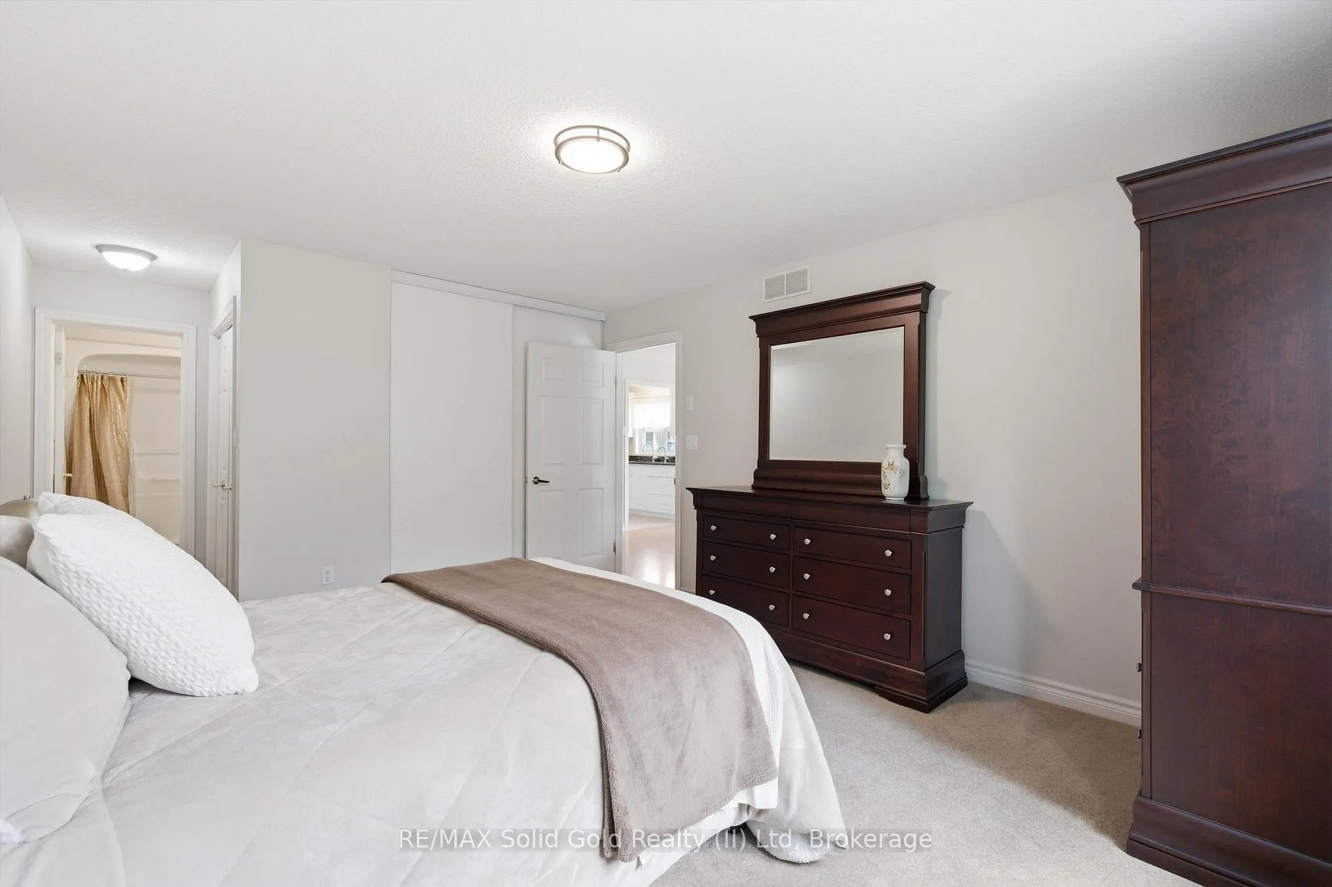 Photo 23 of 15 Pond View Drive, Wellesley — HOMEH