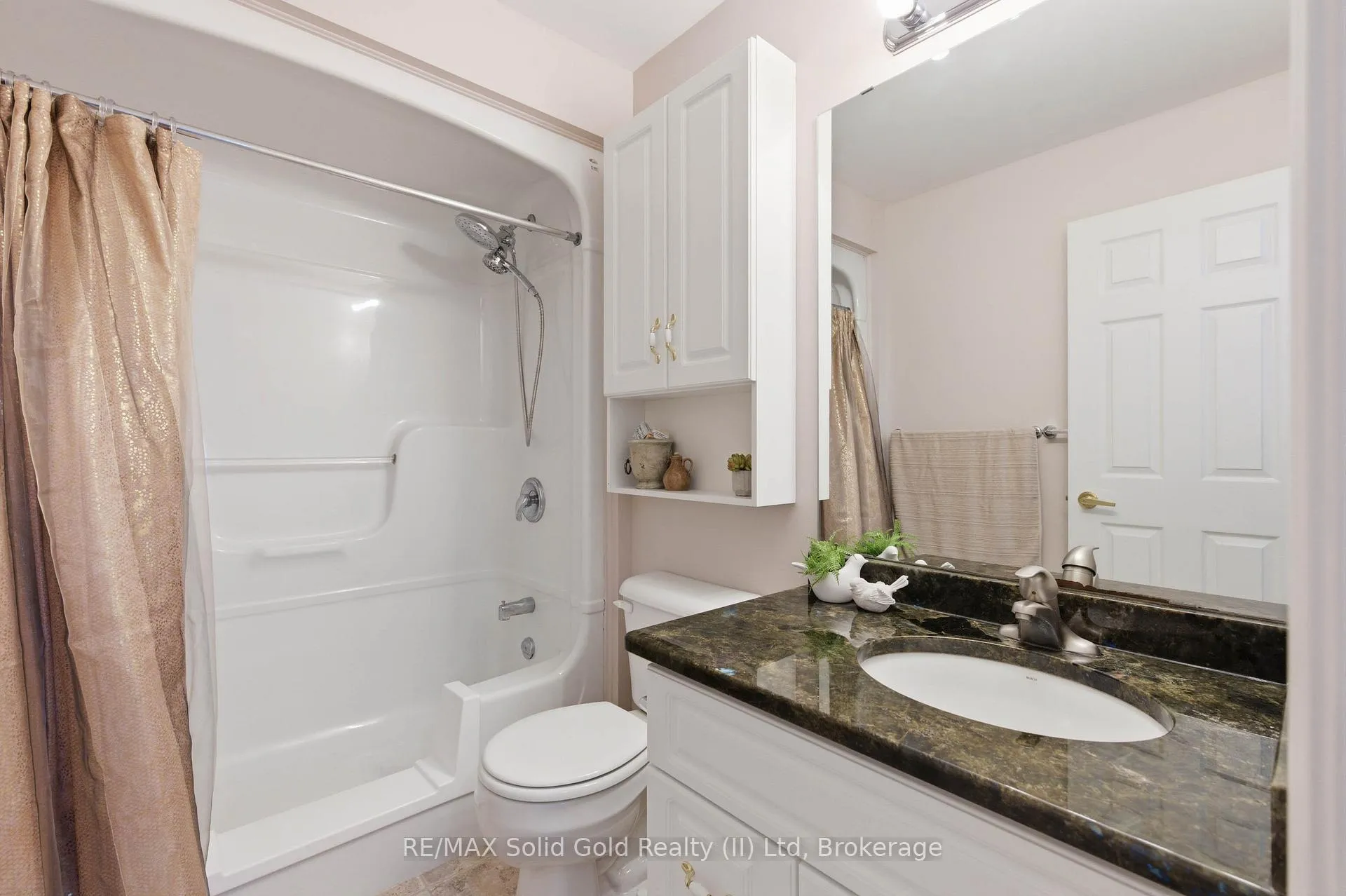 Photo 25 of 15 Pond View Drive, Wellesley — HOMEH