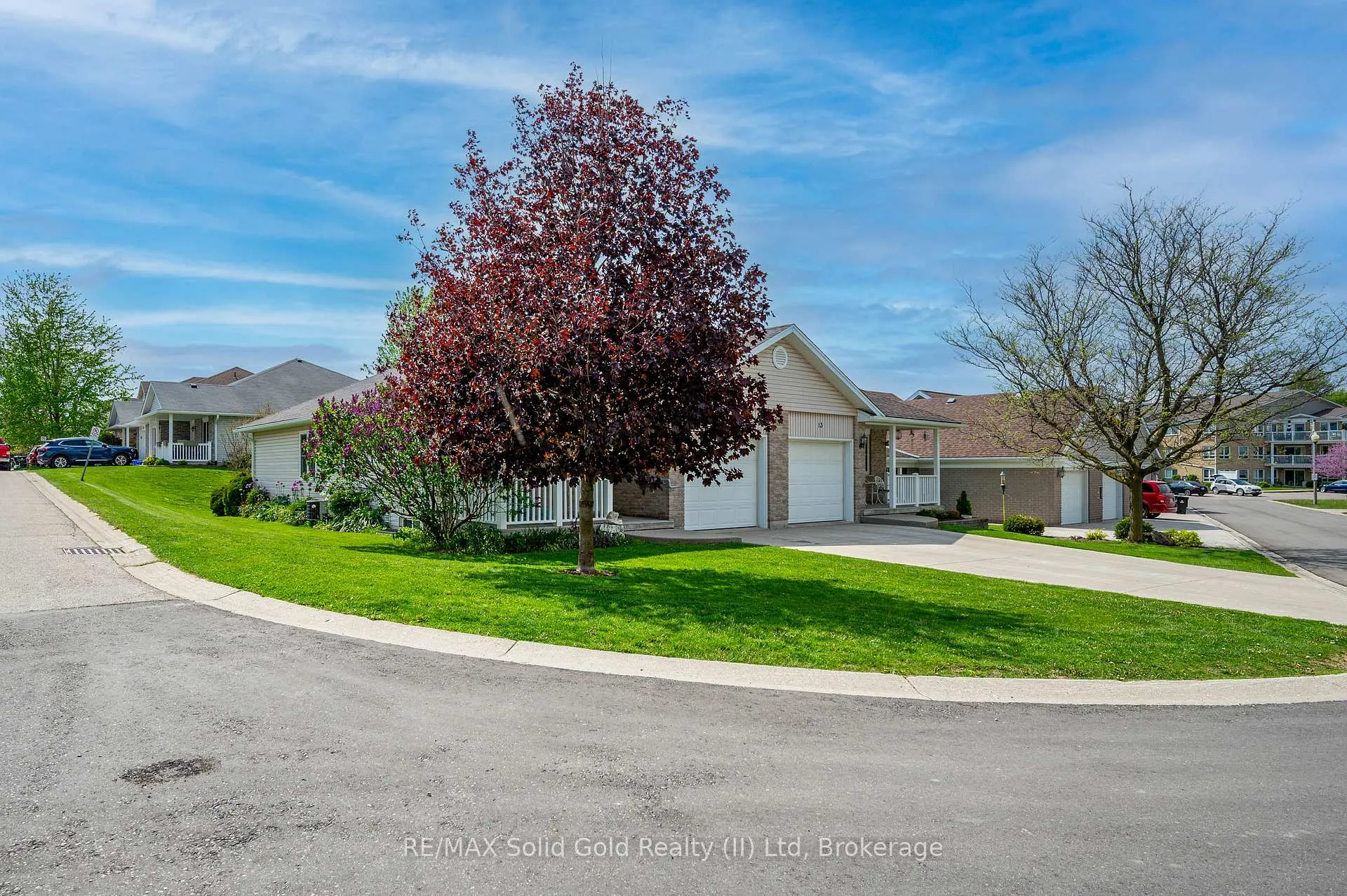 Photo 37 of 15 Pond View Drive, Wellesley — HOMEH