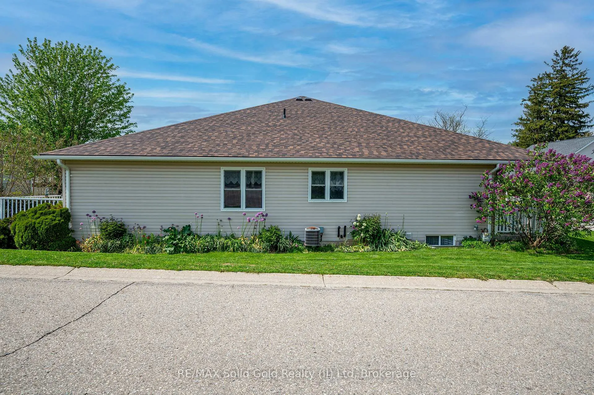 Photo 38 of 15 Pond View Drive, Wellesley — HOMEH