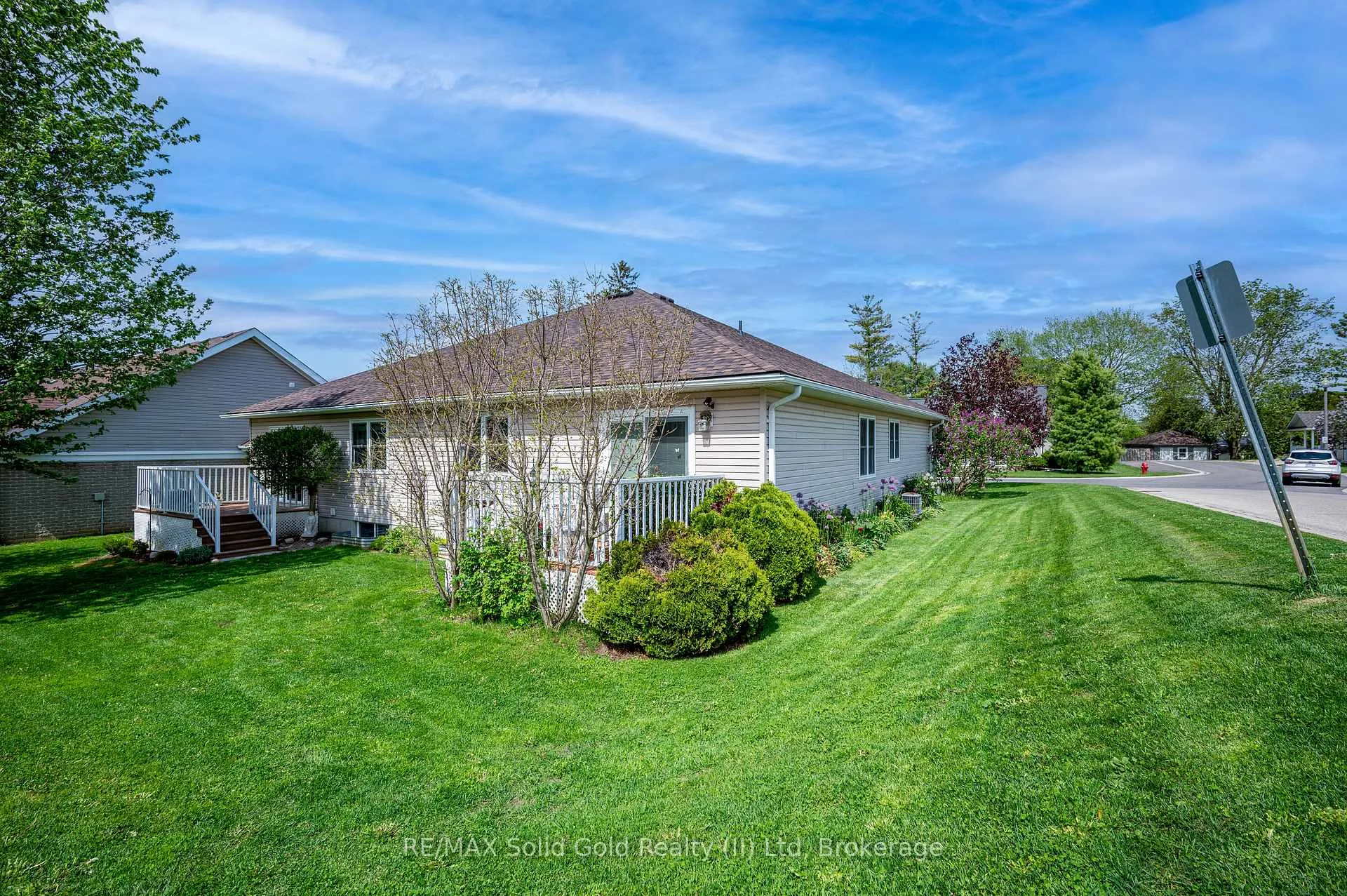 Photo 39 of 15 Pond View Drive, Wellesley — HOMEH