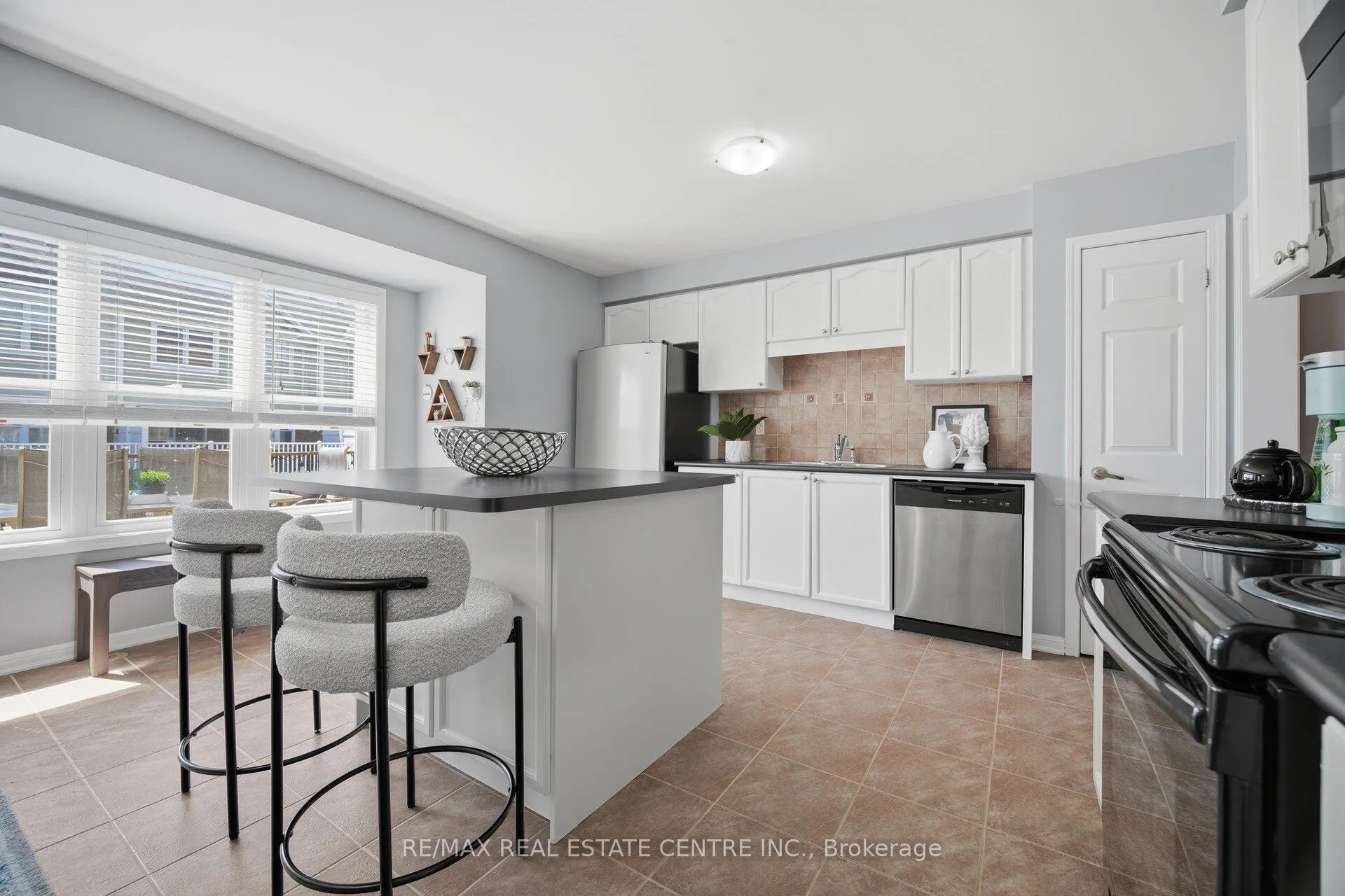 Photo 12 of 680 McEastern Path, Milton, Coates — HOMEH