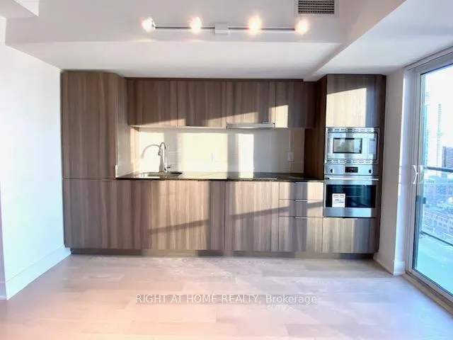 Photo 5 of Unit 2702, 955 Bay Street, Toronto, Bay Street Corridor — HOMEH