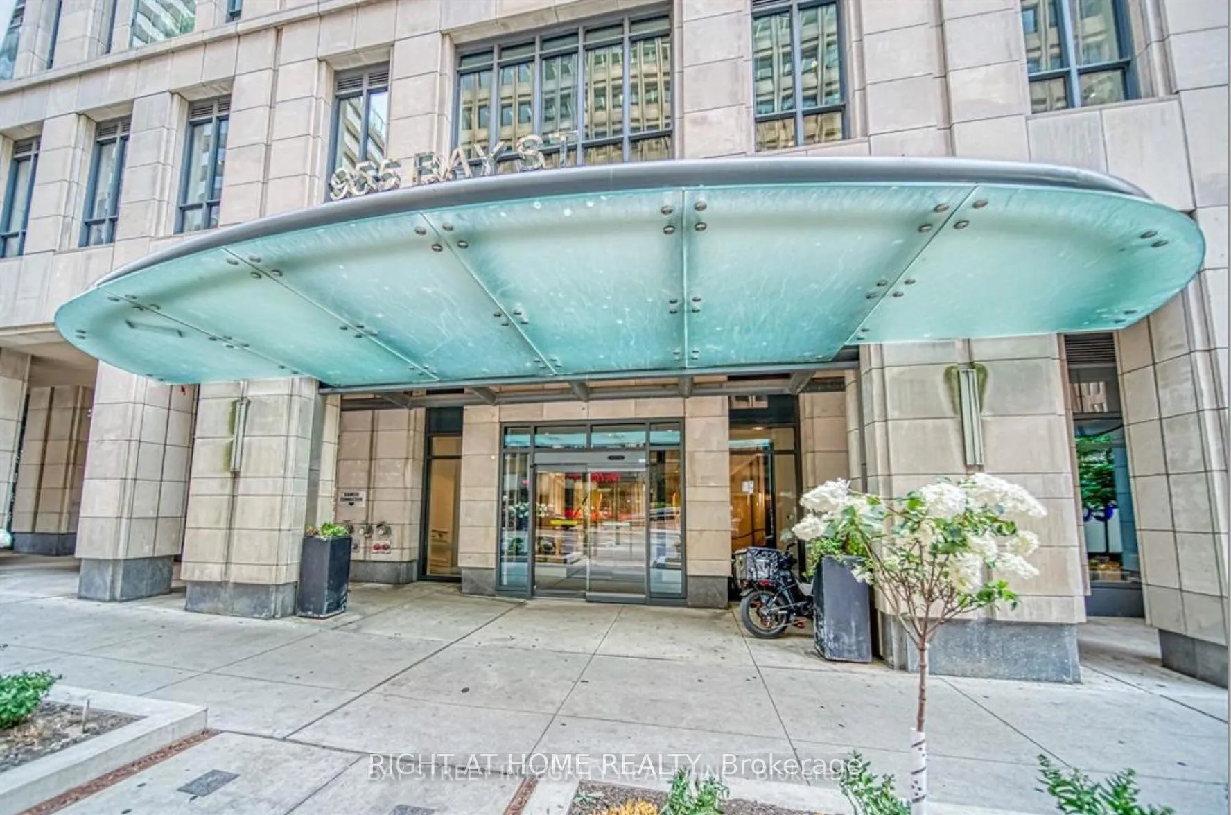 Photo 49 of Unit 2702, 955 Bay Street, Toronto, Bay Street Corridor — HOMEH