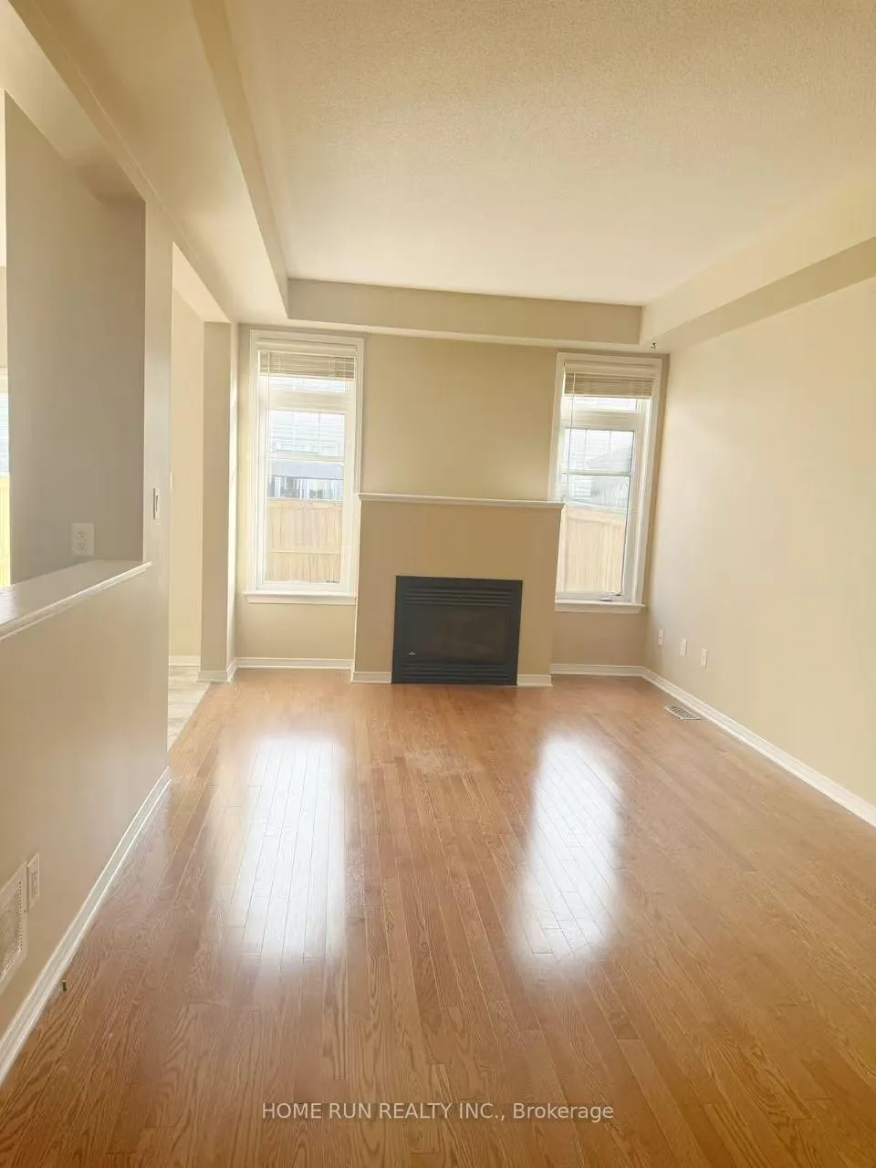 Photo 5 of 212 Losino Crescent, Ottawa, Kanata - Emerald Meadows/Trailwest — HOMEH