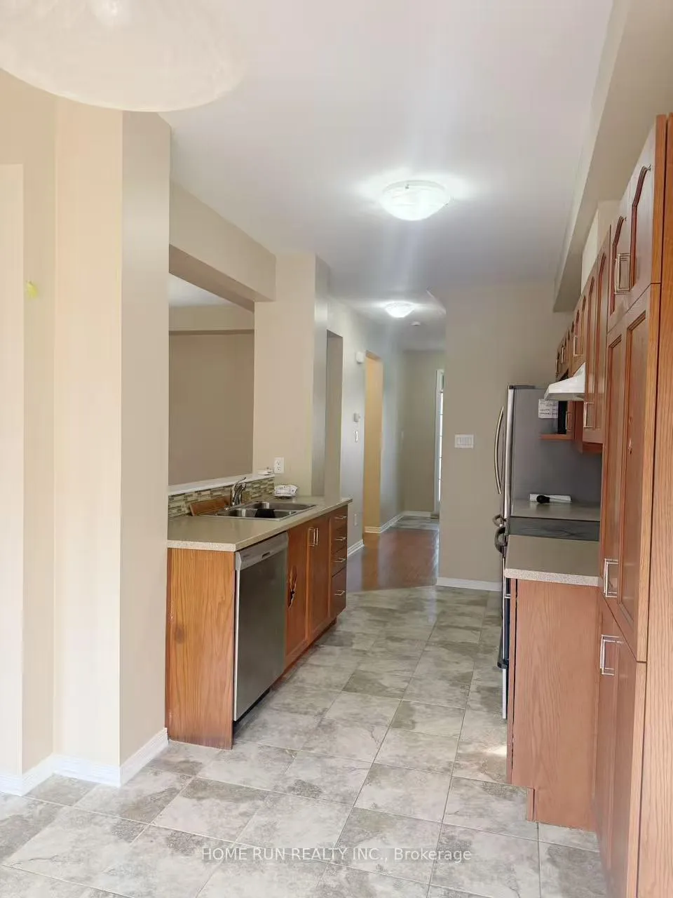 Photo 7 of 212 Losino Crescent, Ottawa, Kanata - Emerald Meadows/Trailwest — HOMEH