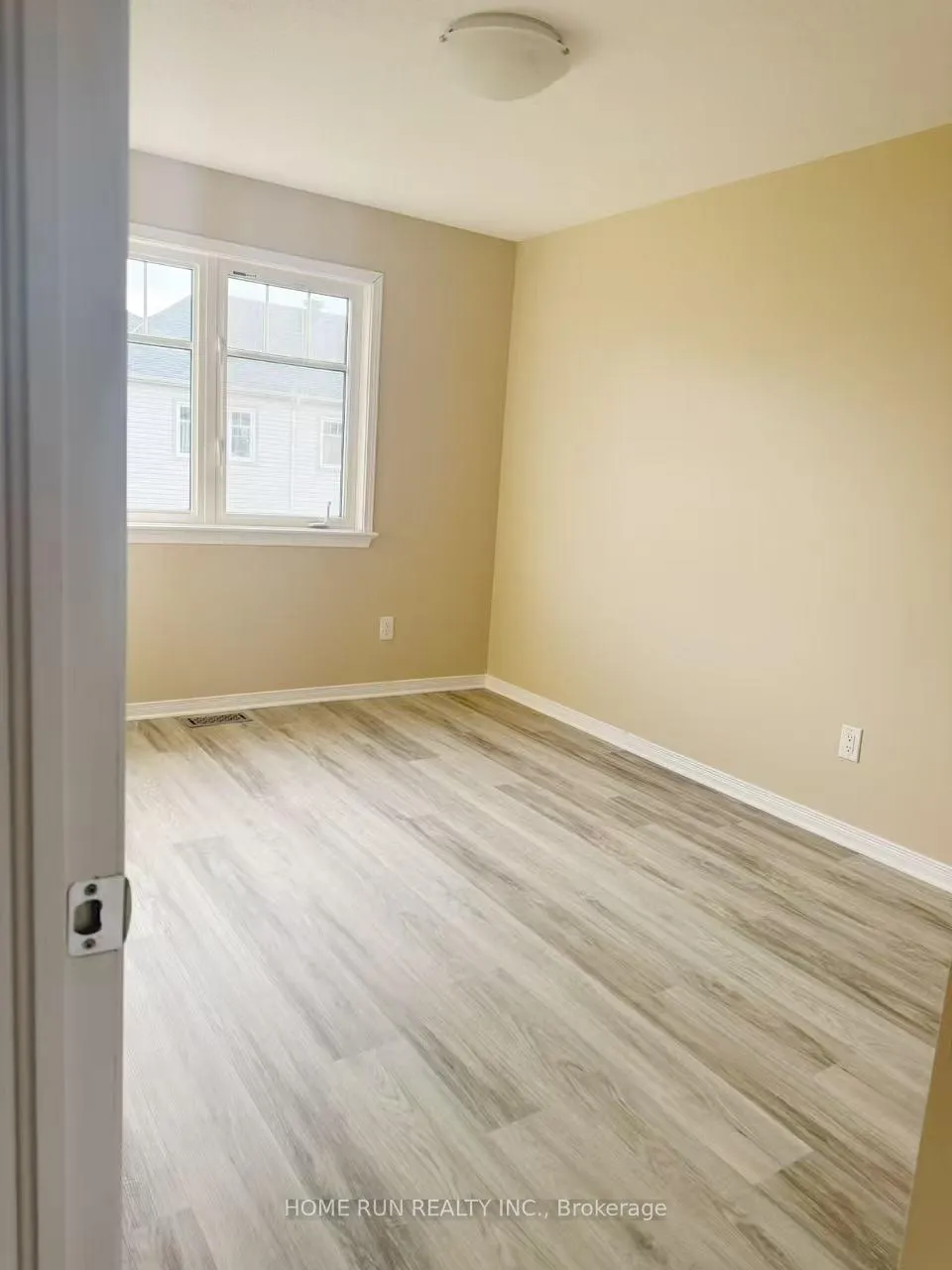 Photo 11 of 212 Losino Crescent, Ottawa, Kanata - Emerald Meadows/Trailwest — HOMEH