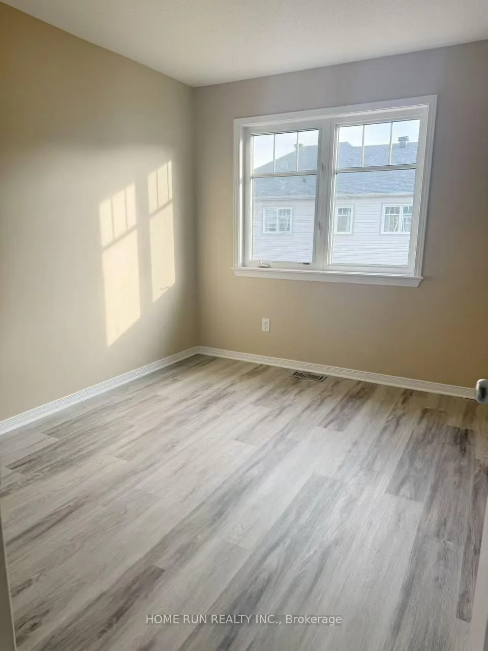 Photo 12 of 212 Losino Crescent, Ottawa, Kanata - Emerald Meadows/Trailwest — HOMEH