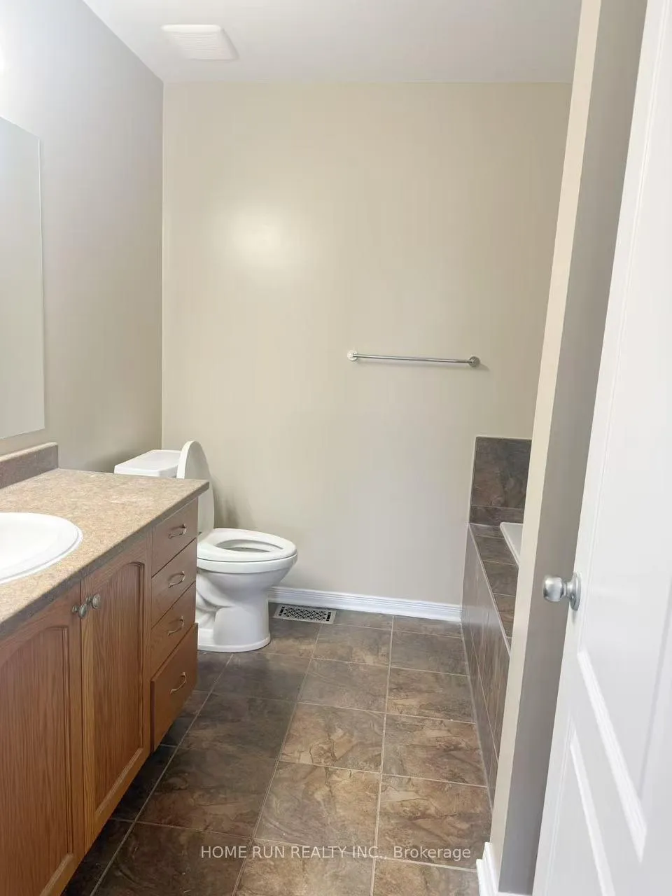Photo 20 of 212 Losino Crescent, Ottawa, Kanata - Emerald Meadows/Trailwest — HOMEH