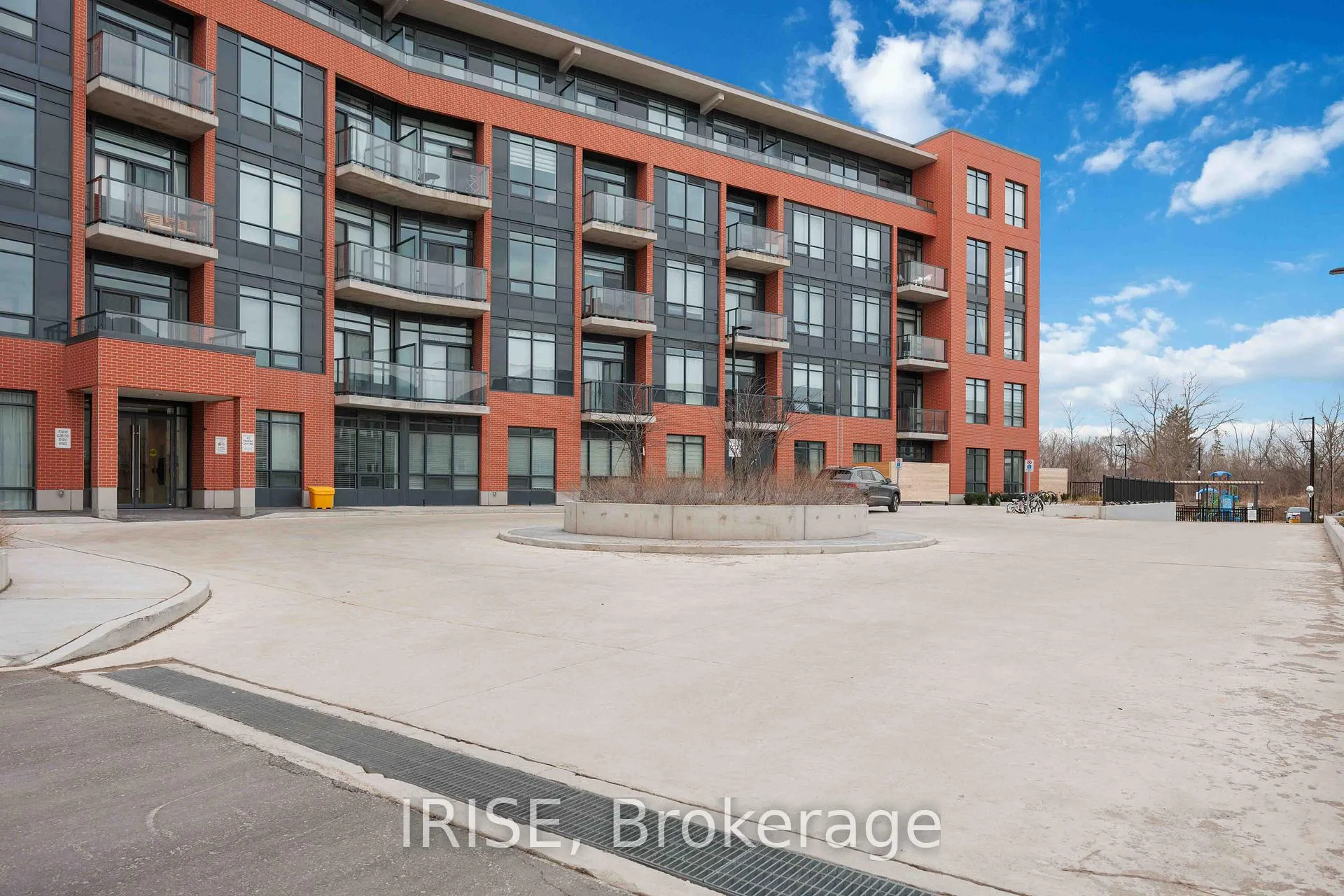 Photo 4 of Unit 307, 1010 Dundas Street E, Whitby, Pringle Creek — HOMEH