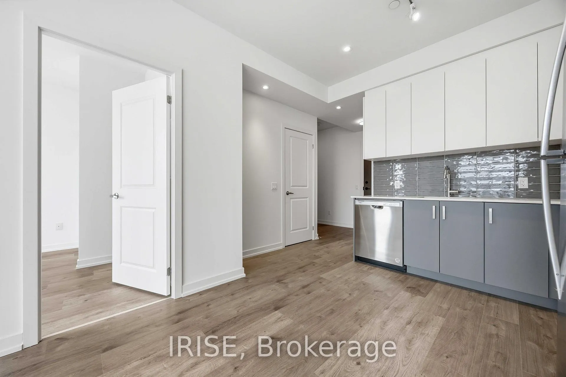 Photo 13 of Unit 307, 1010 Dundas Street E, Whitby, Pringle Creek — HOMEH