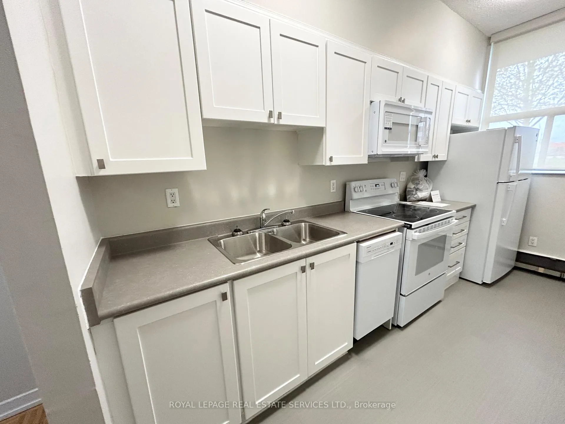 Photo 4 of Unit 102, 16 Cedarwoods Crescent, Kitchener — HOMEH