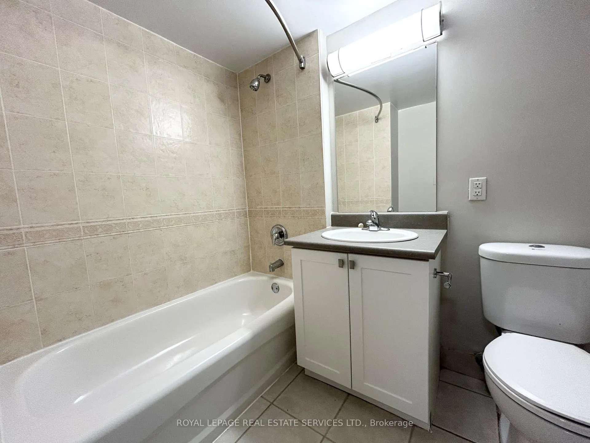 Photo 7 of Unit 102, 16 Cedarwoods Crescent, Kitchener — HOMEH
