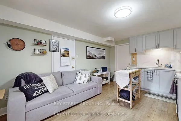 Photo 2 of 40 Henricks Road, Markham, Thornlea — HOMEH