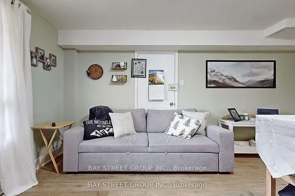 Photo 3 of 40 Henricks Road, Markham, Thornlea — HOMEH