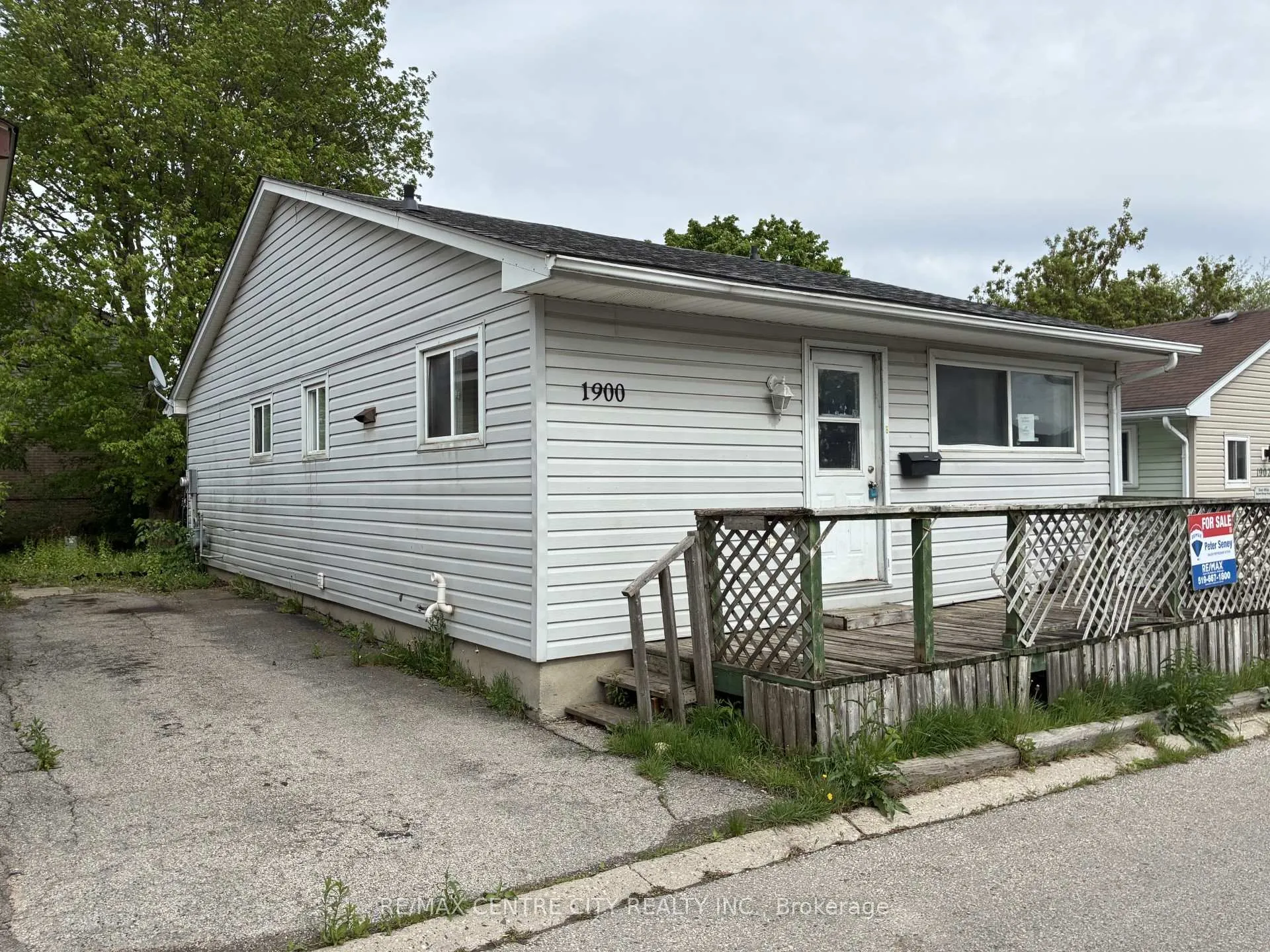 Photo 2 of 1900 Culver Drive, London, East H — HOMEH