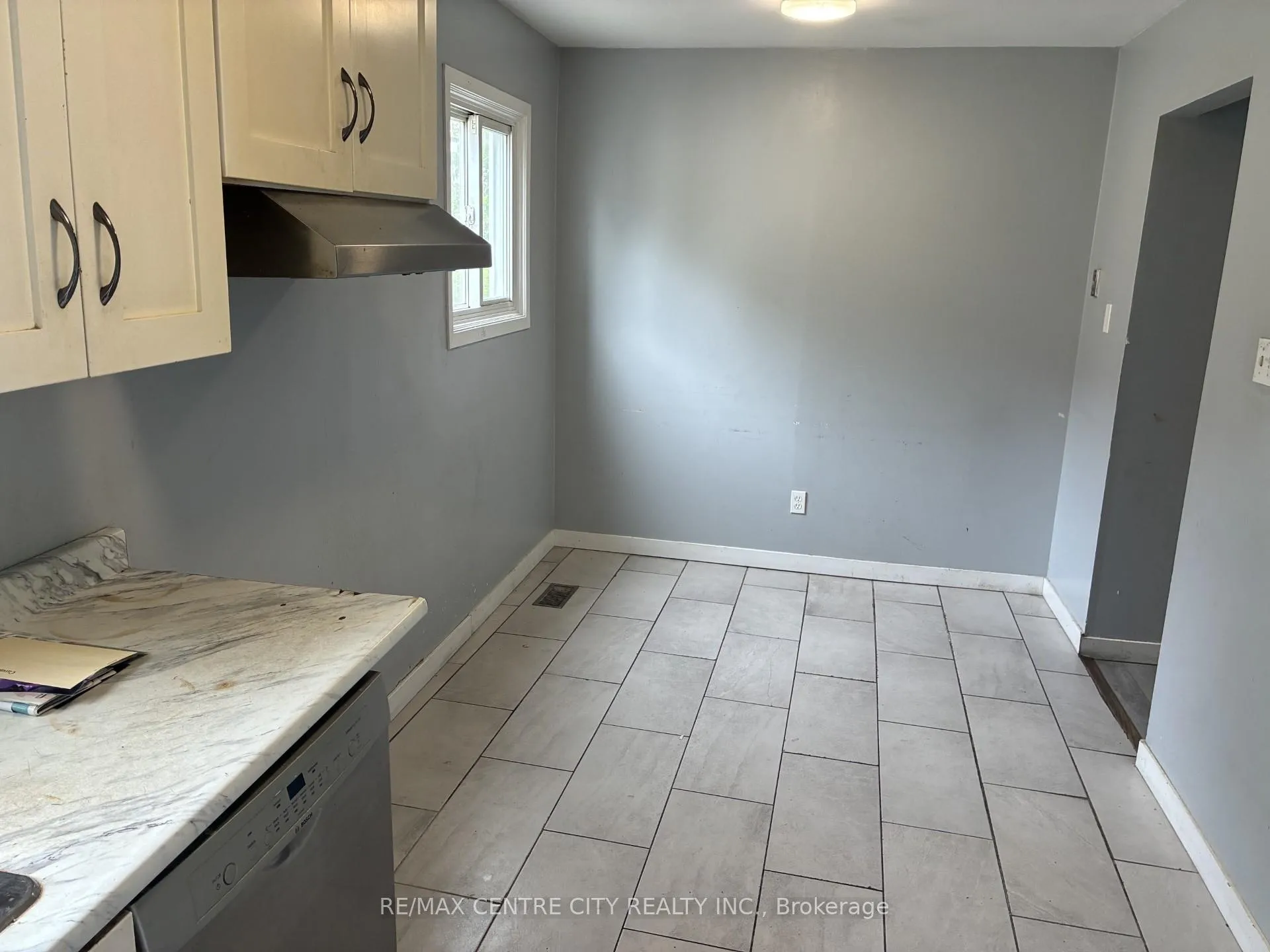 Photo 7 of 1900 Culver Drive, London, East H — HOMEH