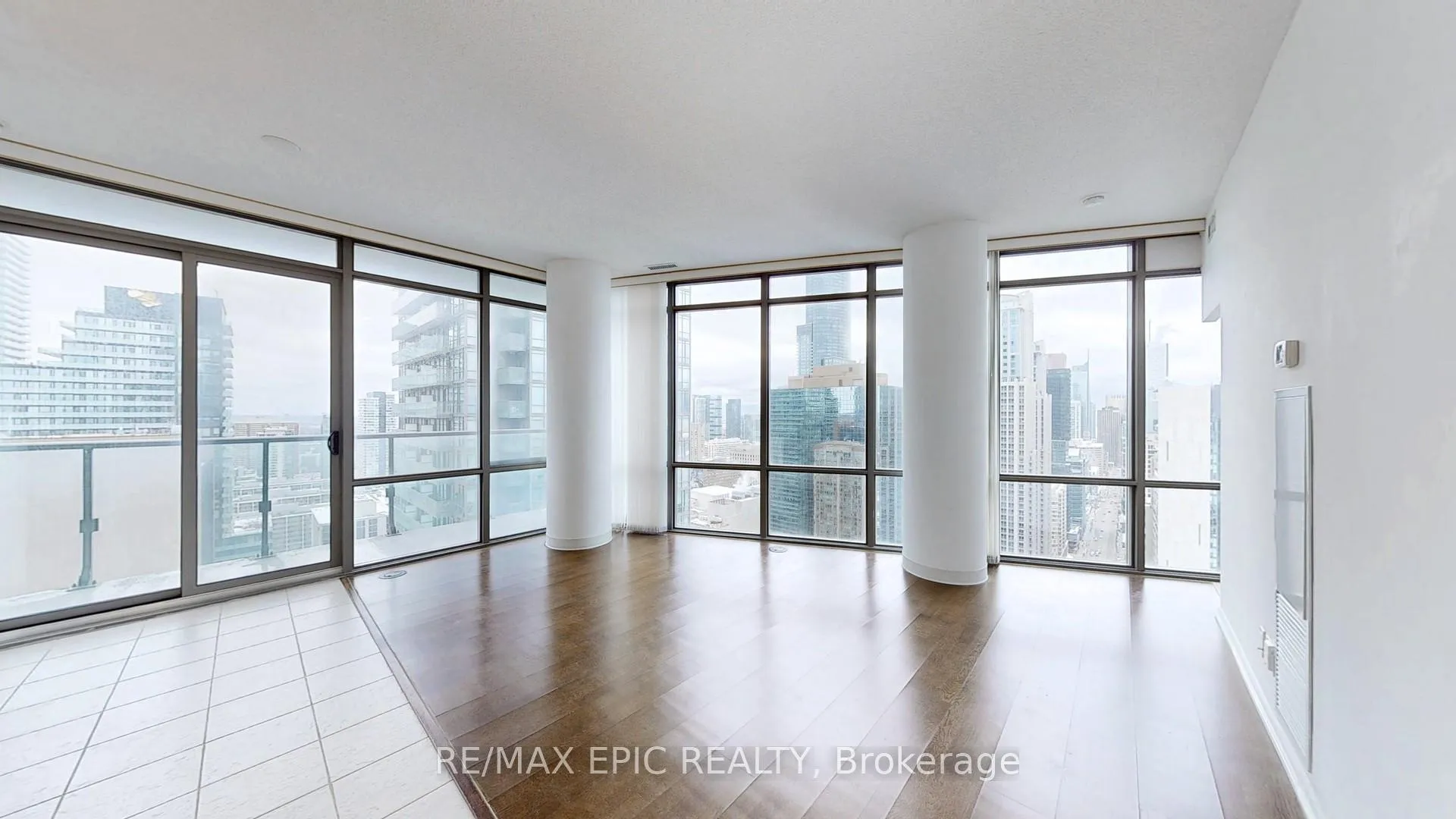 Photo 6 of Unit 3208, 832 Bay Street, Toronto, Bay Street Corridor — HOMEH