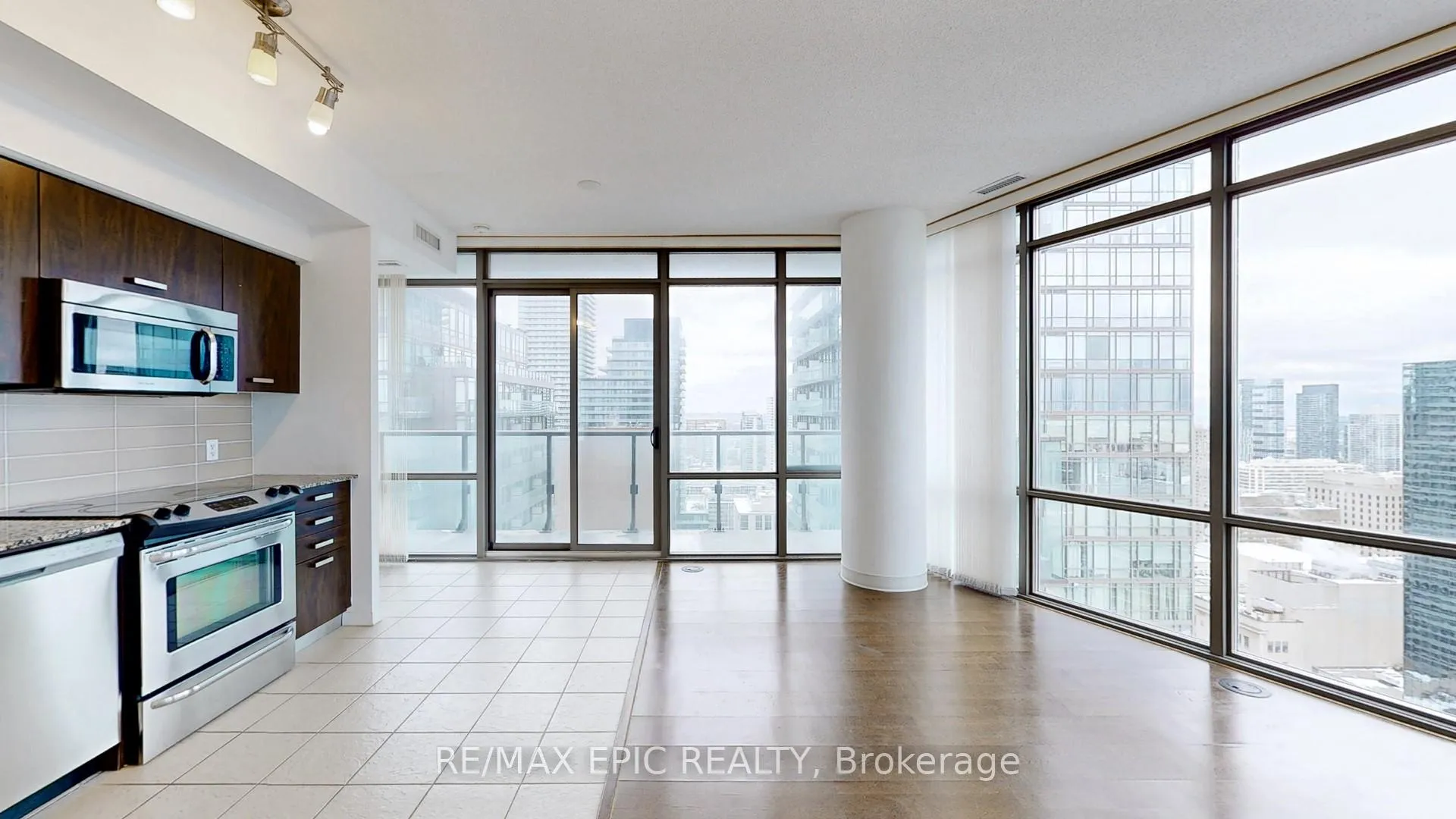 Photo 9 of Unit 3208, 832 Bay Street, Toronto, Bay Street Corridor — HOMEH