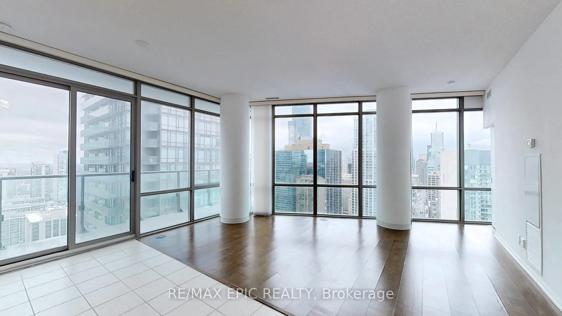 Photo 11 of Unit 3208, 832 Bay Street, Toronto, Bay Street Corridor — HOMEH