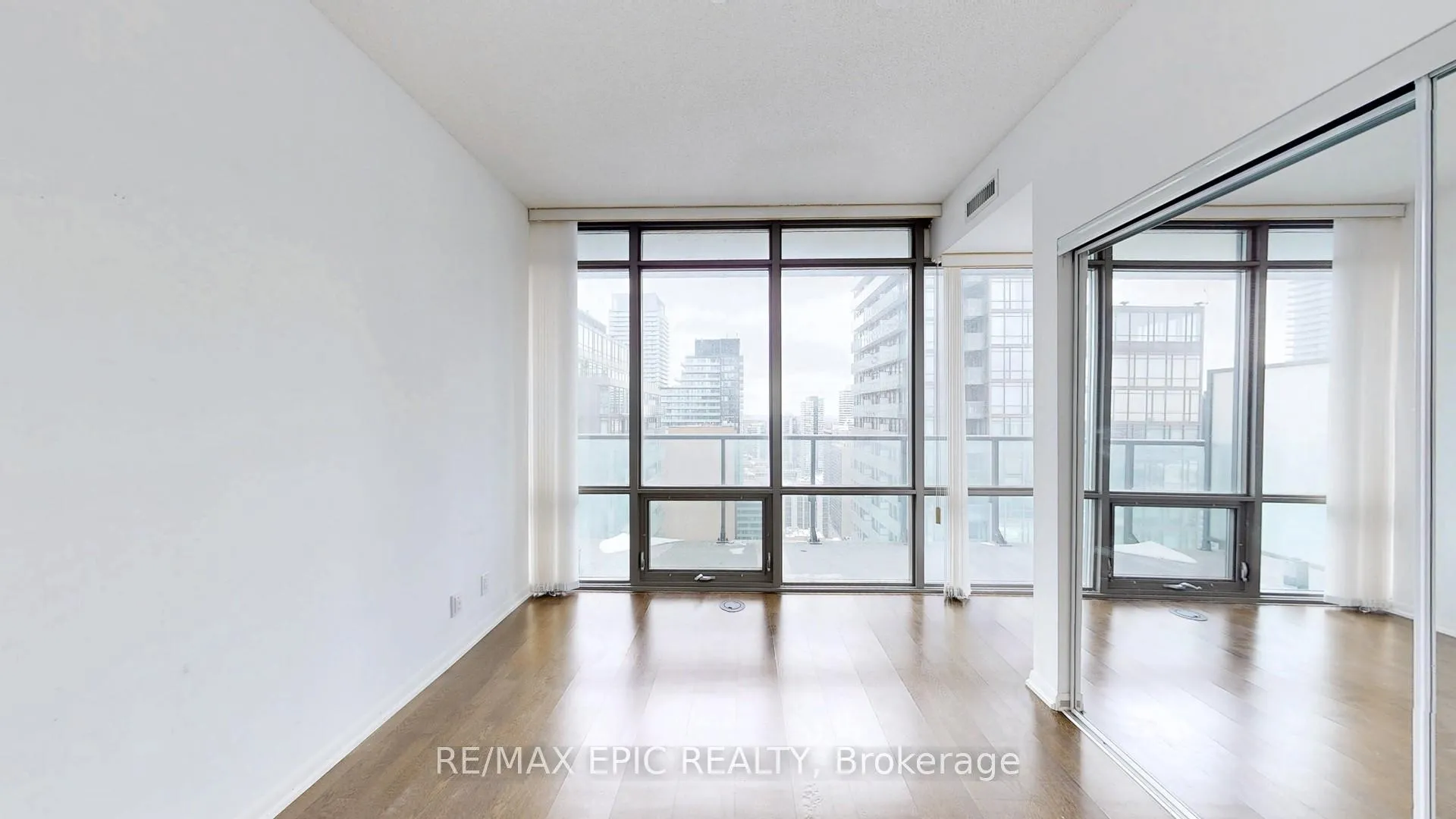 Photo 18 of Unit 3208, 832 Bay Street, Toronto, Bay Street Corridor — HOMEH
