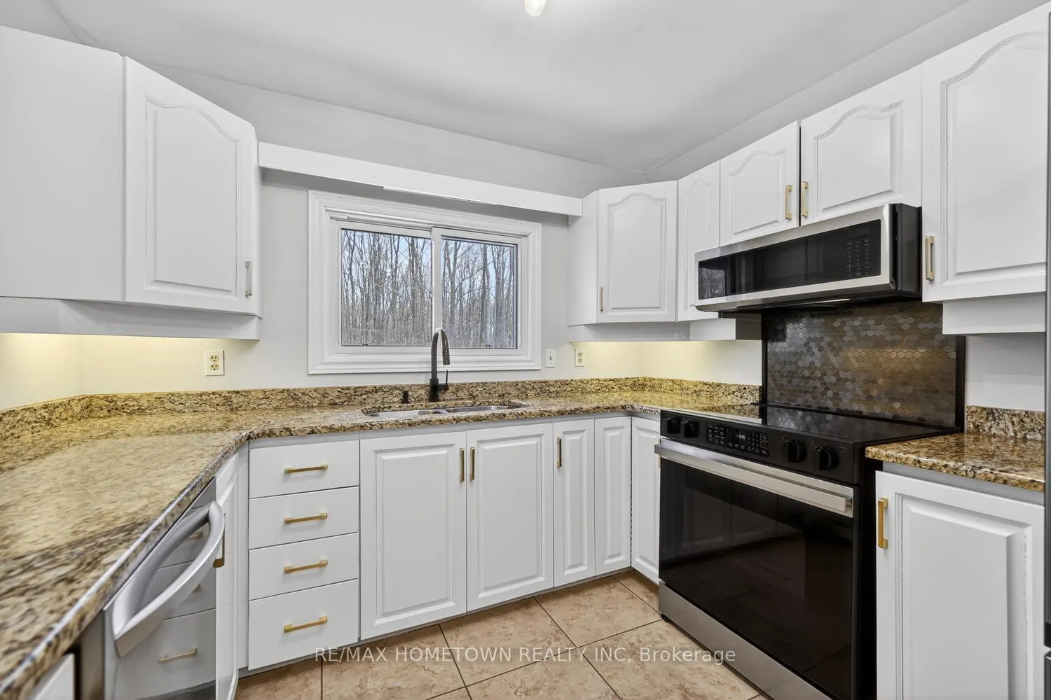 Photo 13 of 5475 Dejong Road, Augusta, Augusta Twp — HOMEH