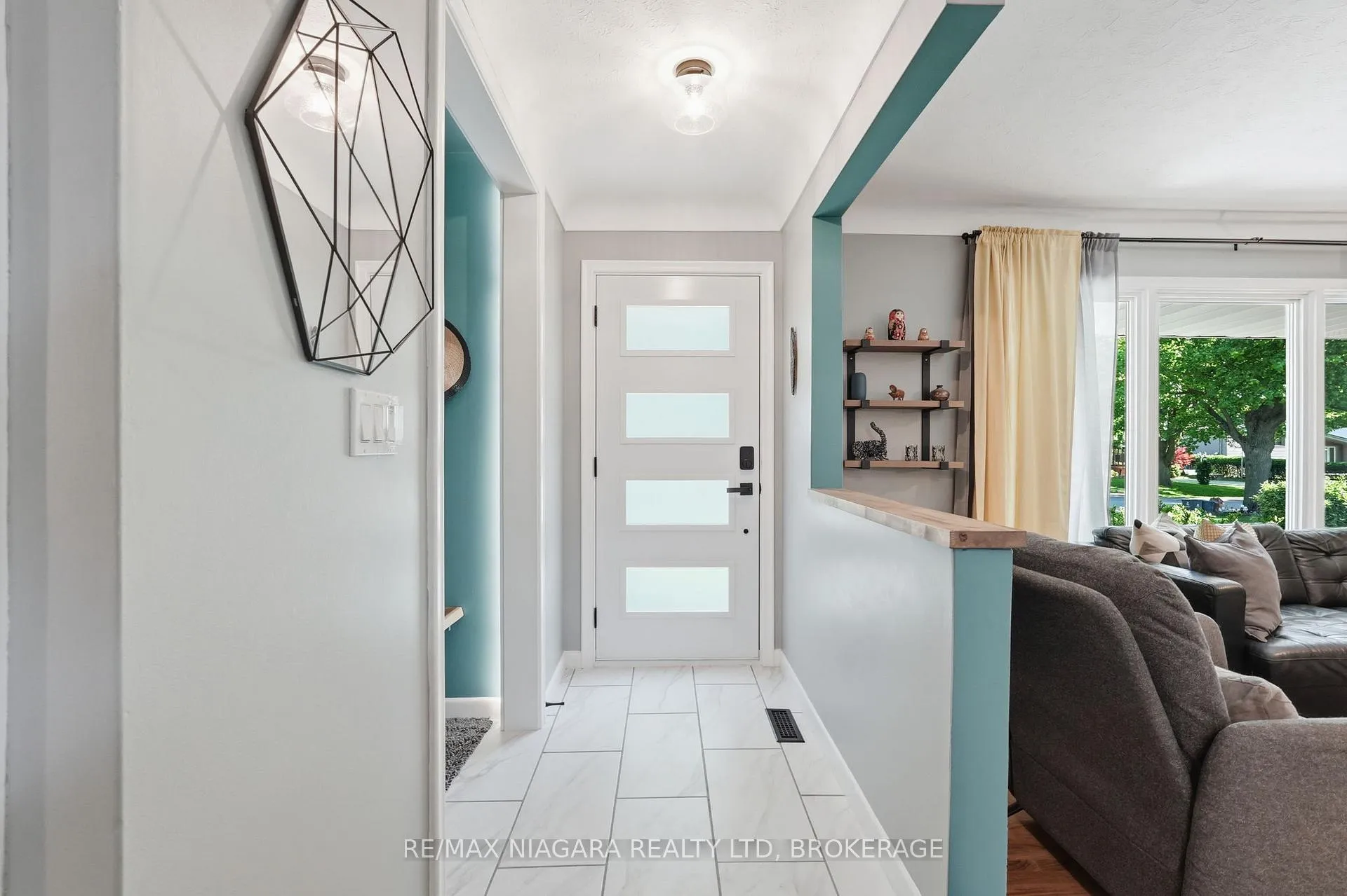 Photo 3 of 11 Brucedale Avenue, St. Catharines, Bunting/Linwell — HOMEH