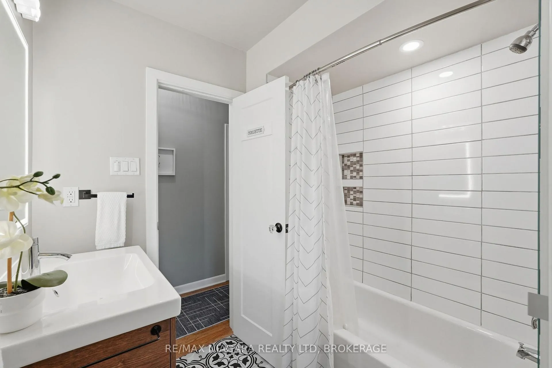 Photo 19 of 11 Brucedale Avenue, St. Catharines, Bunting/Linwell — HOMEH