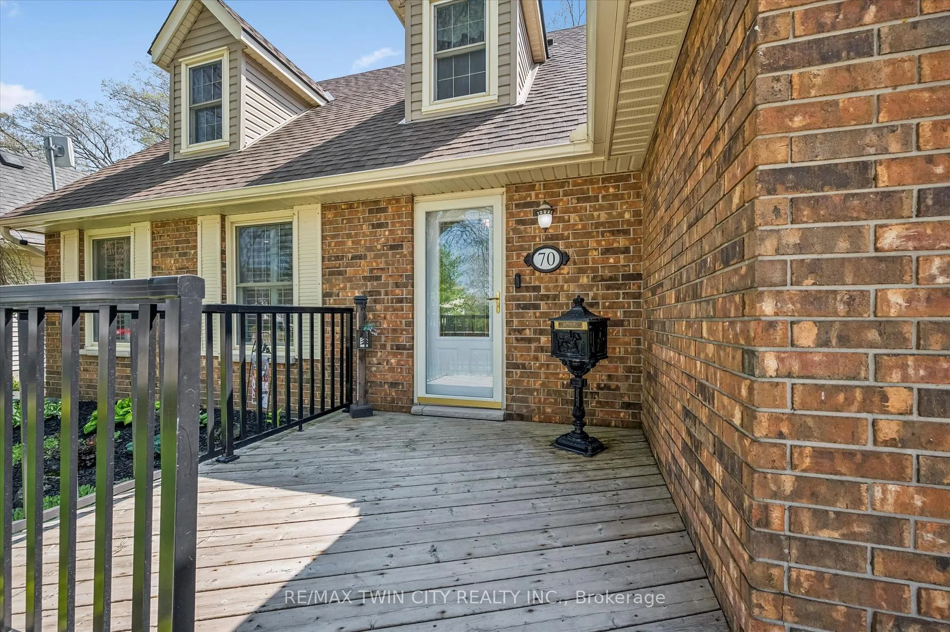 Photo 2 of 70 Peachtree Crescent, Cambridge — HOMEH