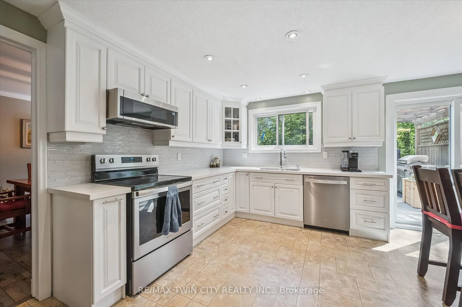 Photo 5 of 70 Peachtree Crescent, Cambridge — HOMEH