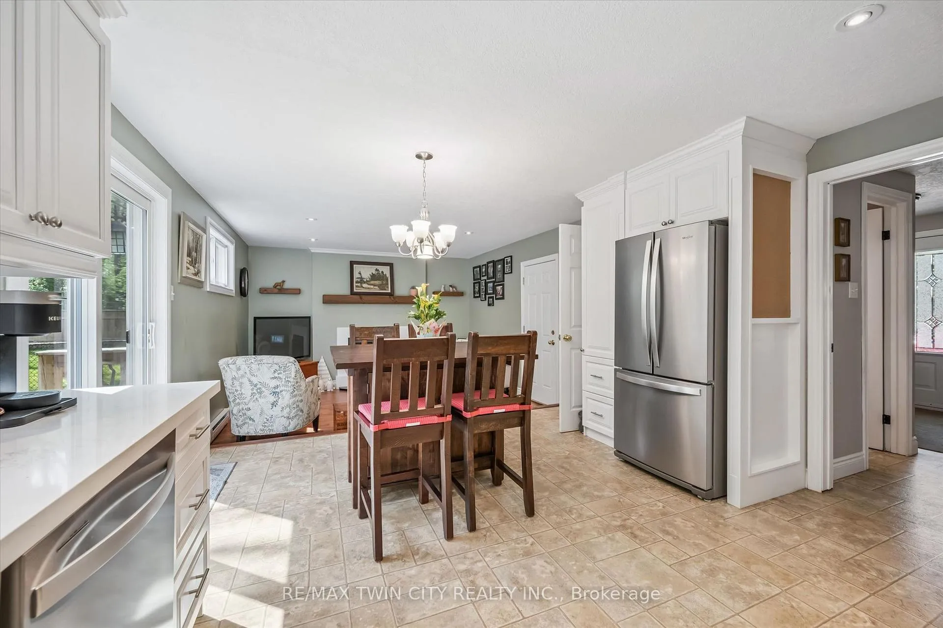 Photo 6 of 70 Peachtree Crescent, Cambridge — HOMEH