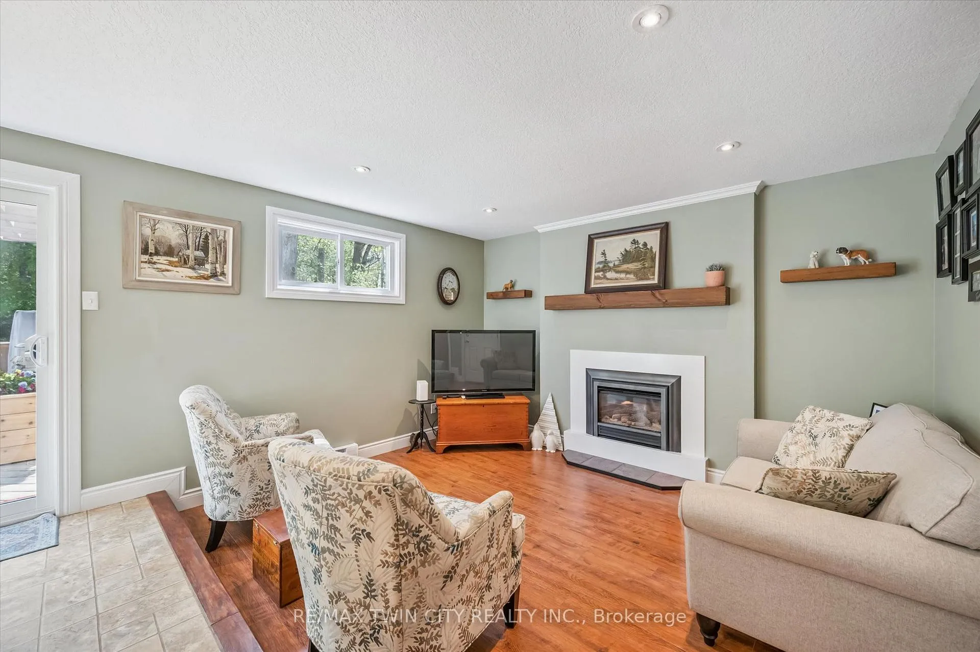 Photo 7 of 70 Peachtree Crescent, Cambridge — HOMEH