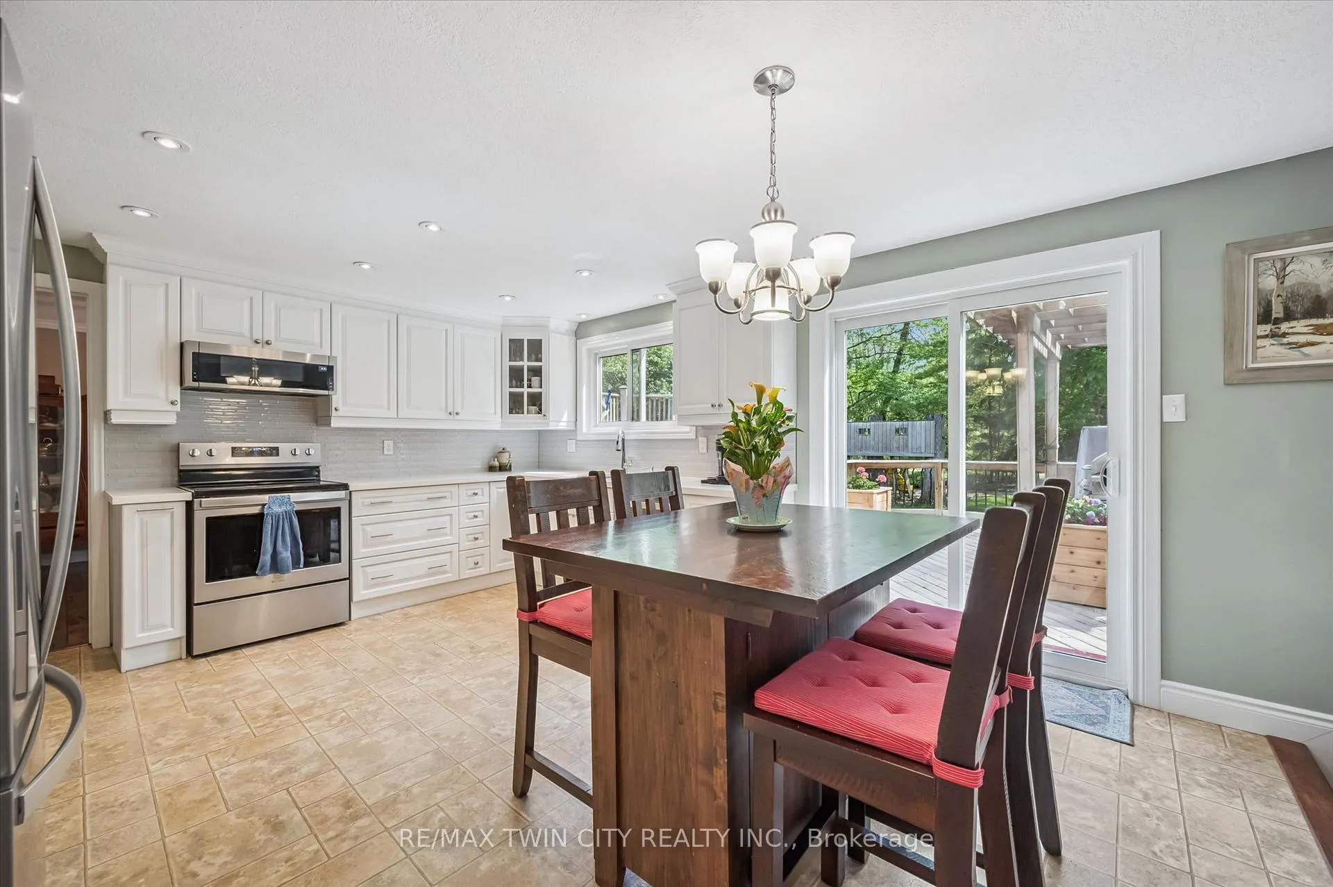 Photo 9 of 70 Peachtree Crescent, Cambridge — HOMEH