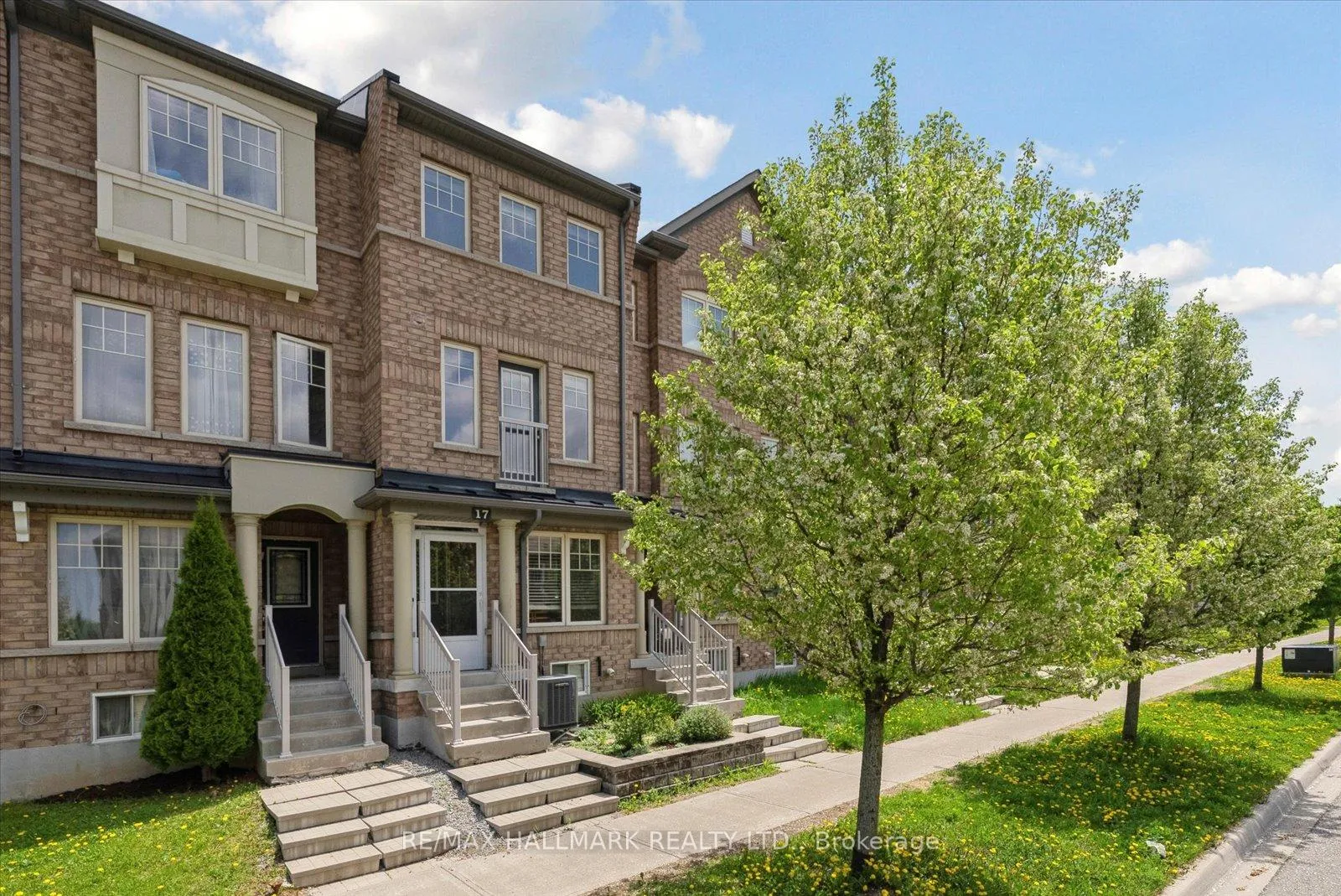 Photo 1 of 17 Valliere Drive, Markham, Berczy — HOMEH