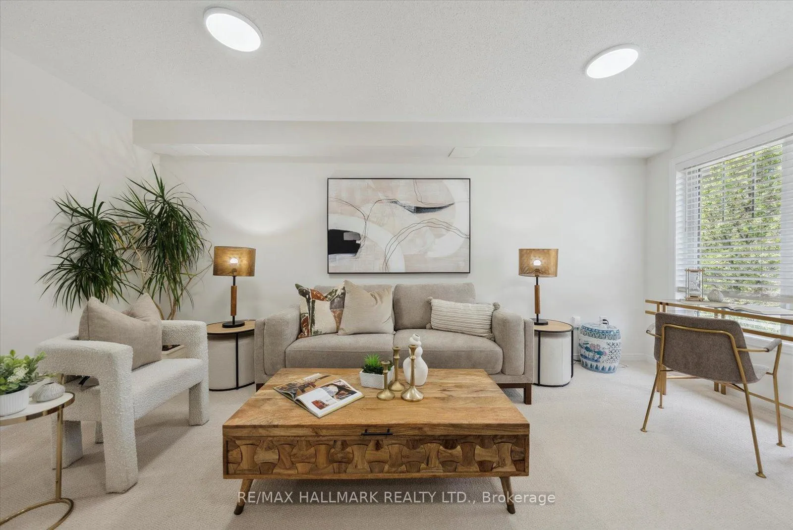 Photo 6 of 17 Valliere Drive, Markham, Berczy — HOMEH