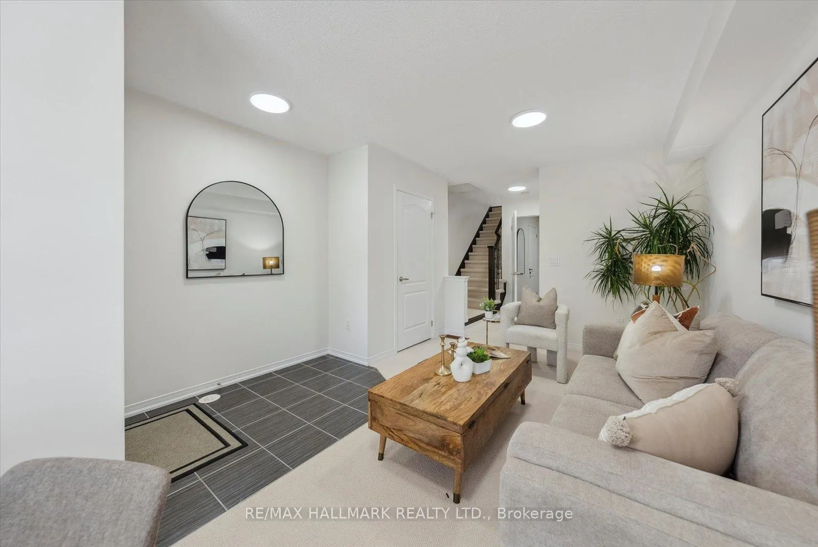 Photo 8 of 17 Valliere Drive, Markham, Berczy — HOMEH
