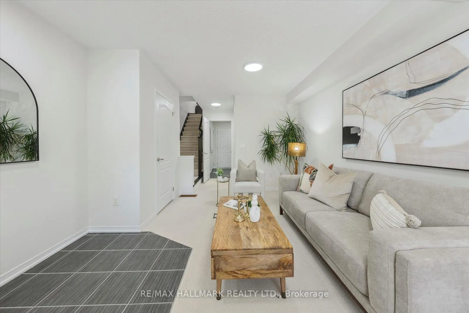 Photo 9 of 17 Valliere Drive, Markham, Berczy — HOMEH
