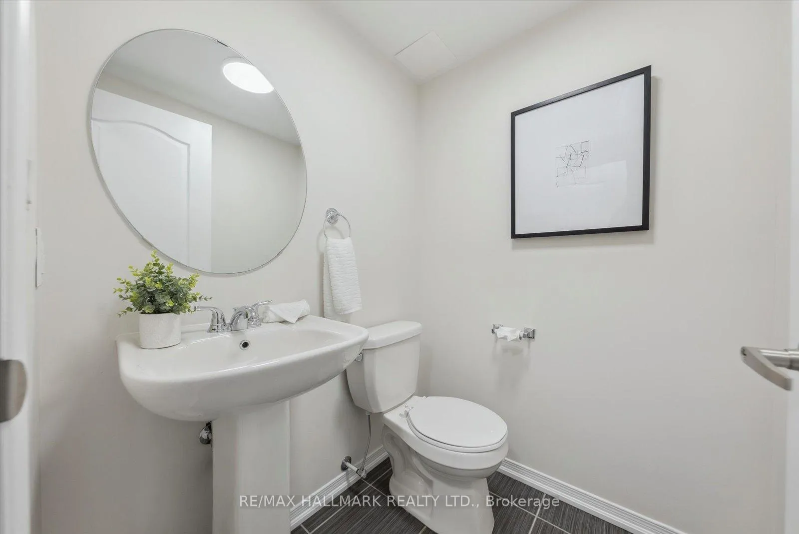 Photo 10 of 17 Valliere Drive, Markham, Berczy — HOMEH