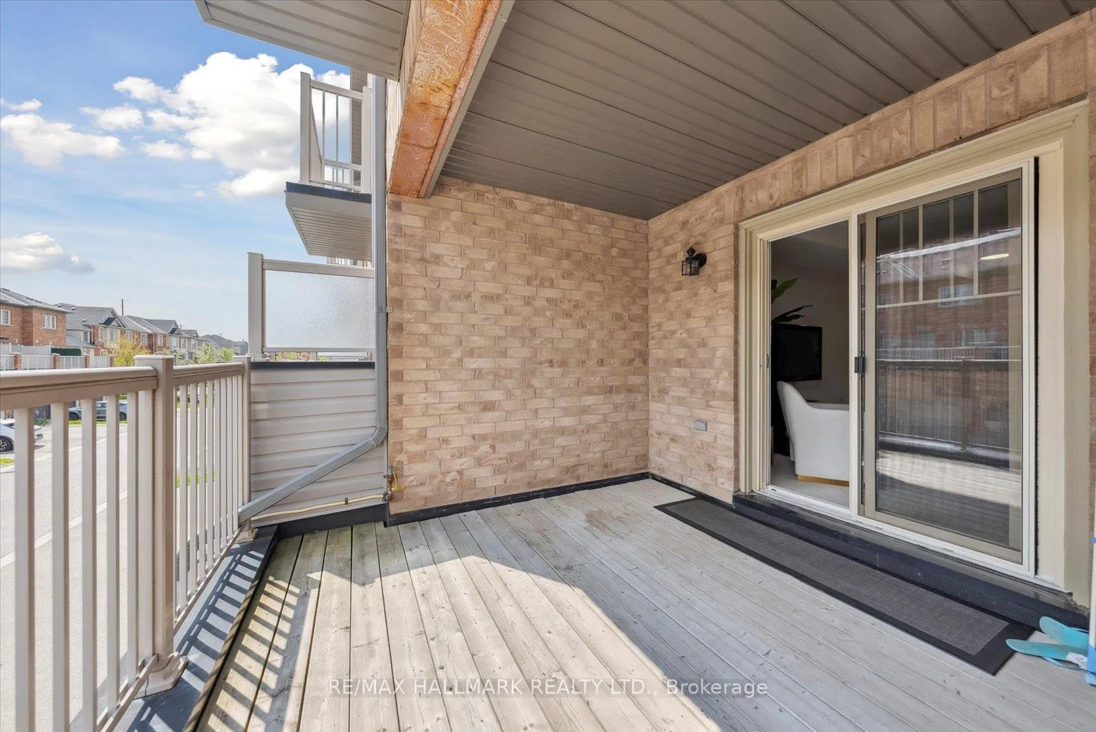 Photo 14 of 17 Valliere Drive, Markham, Berczy — HOMEH