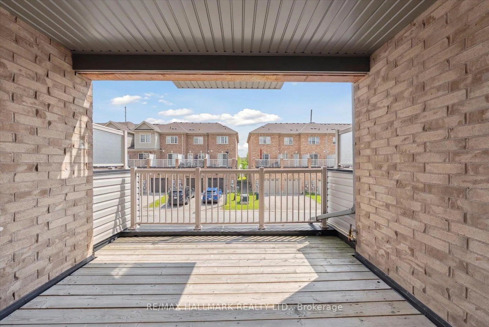Photo 15 of 17 Valliere Drive, Markham, Berczy — HOMEH