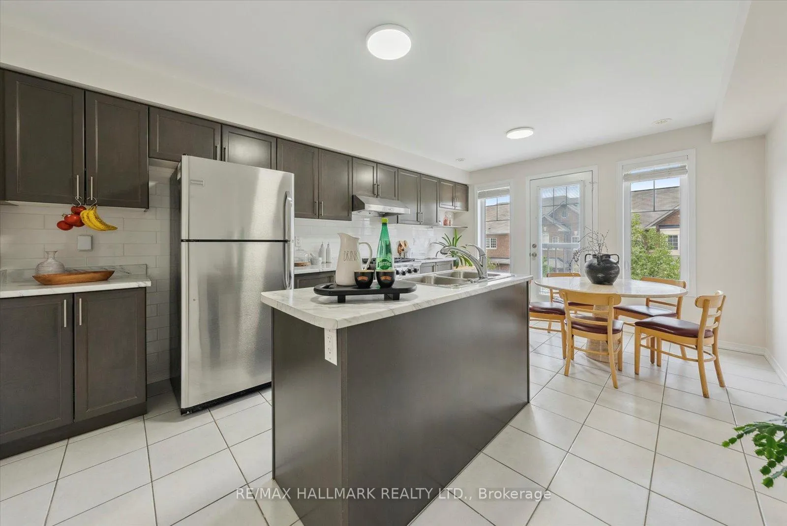 Photo 19 of 17 Valliere Drive, Markham, Berczy — HOMEH