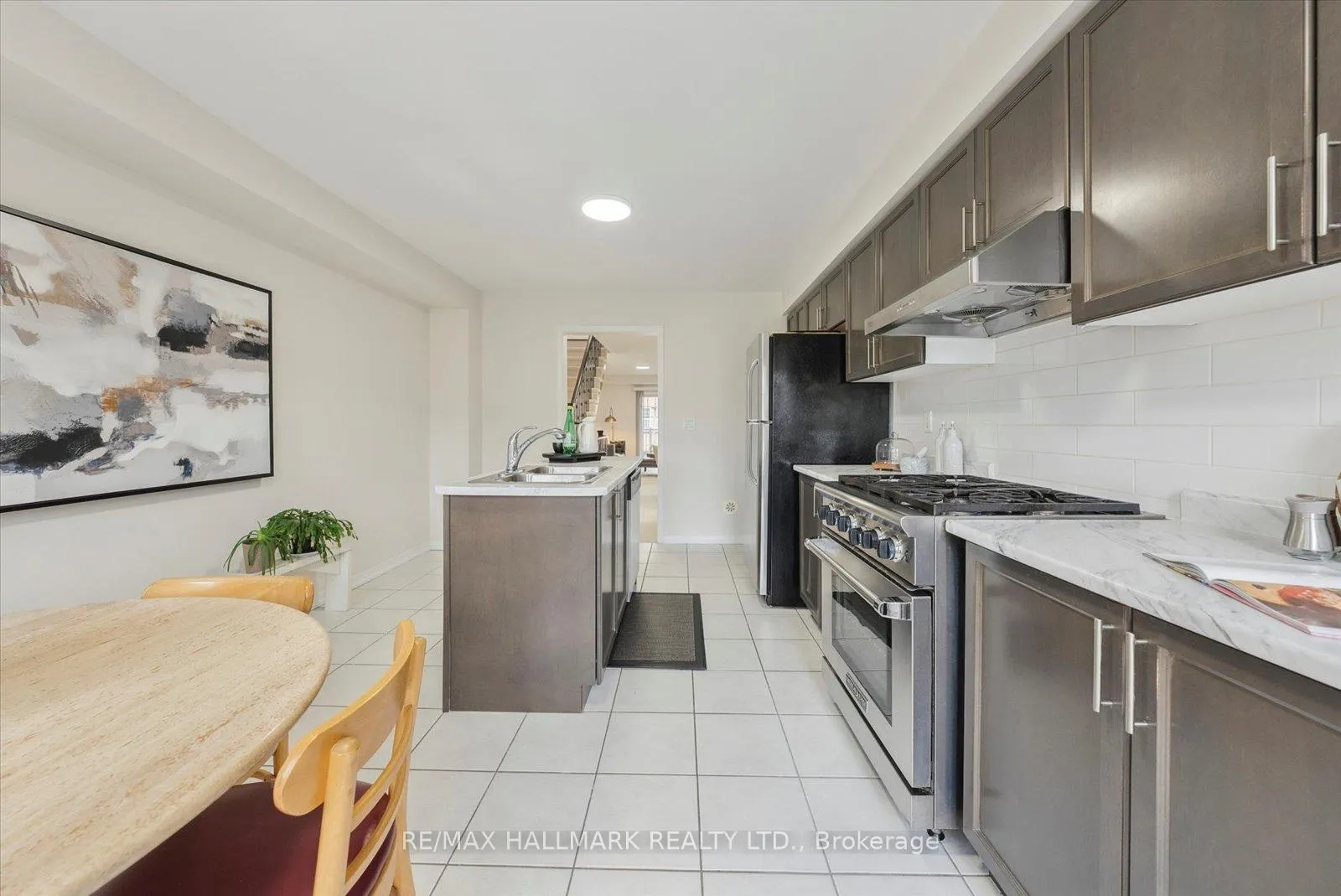 Photo 24 of 17 Valliere Drive, Markham, Berczy — HOMEH