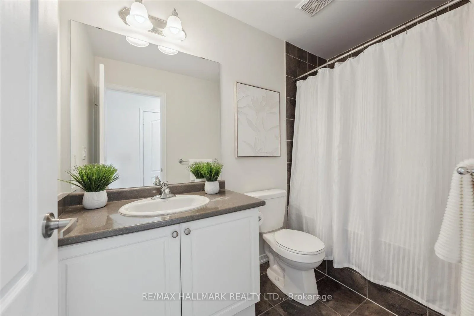 Photo 36 of 17 Valliere Drive, Markham, Berczy — HOMEH
