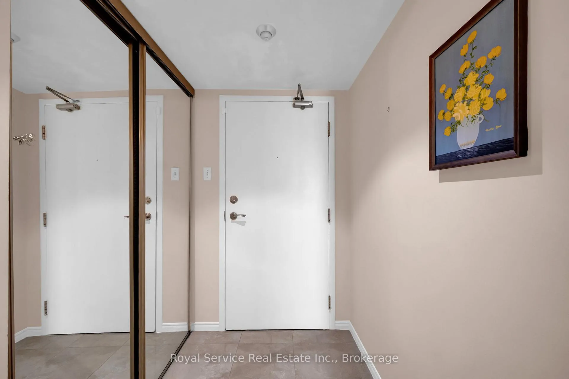Photo 6 of Unit 910, 360 Watson Street W, Whitby, Port Whitby — HOMEH