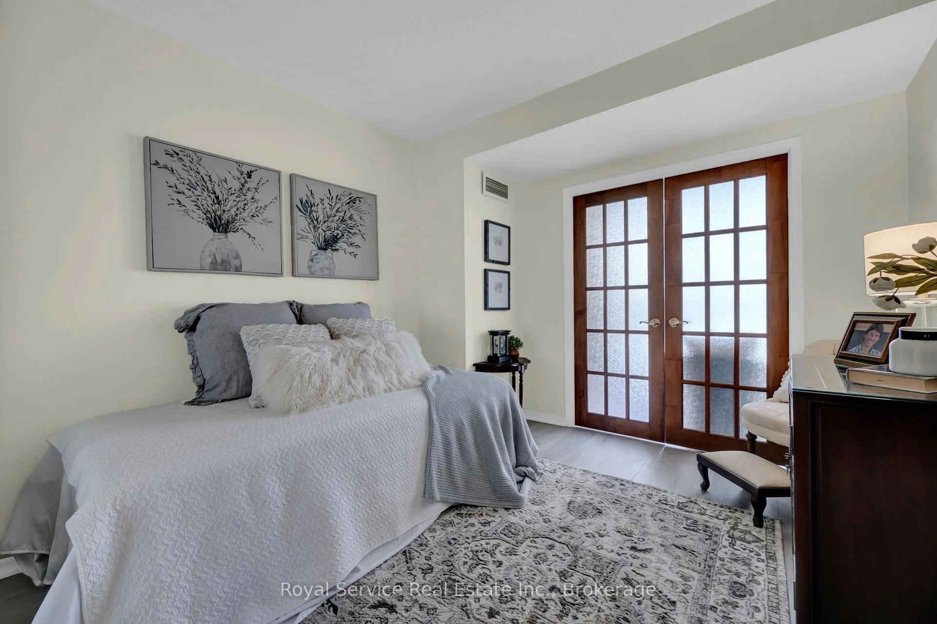 Photo 17 of Unit 910, 360 Watson Street W, Whitby, Port Whitby — HOMEH