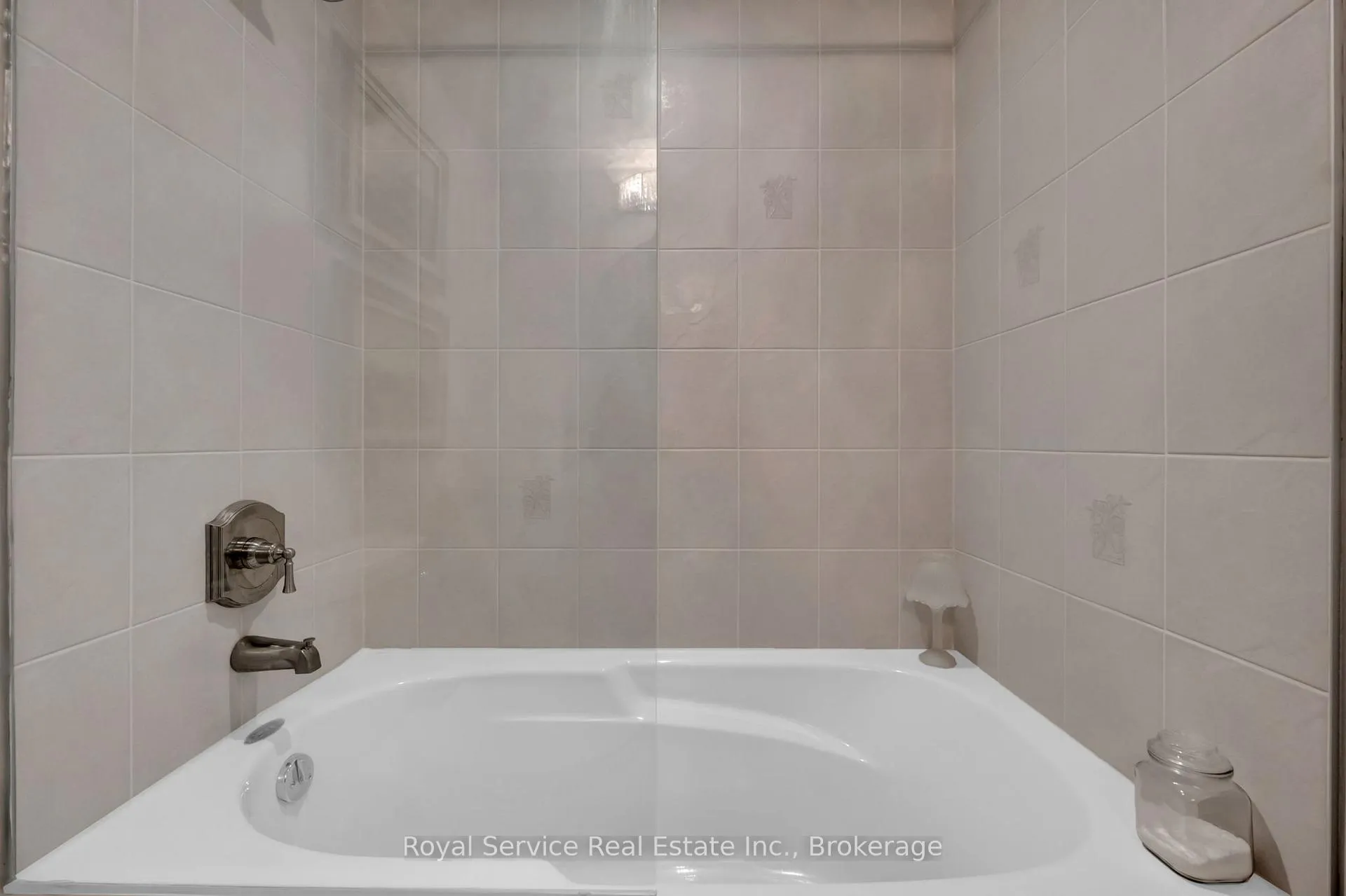 Photo 19 of Unit 910, 360 Watson Street W, Whitby, Port Whitby — HOMEH