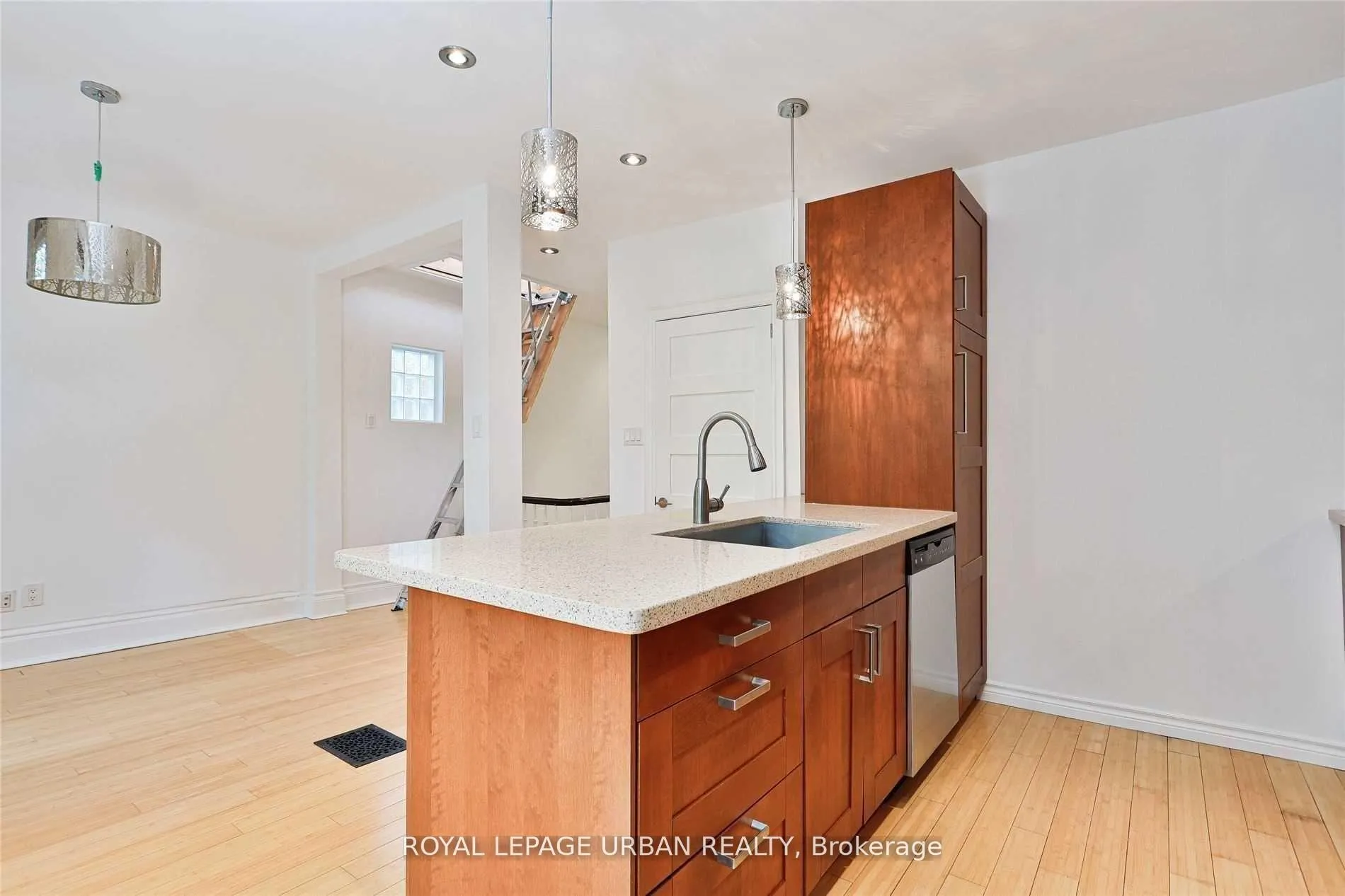 Photo 14 of 323 Ontario Street, Toronto, Moss Park — HOMEH