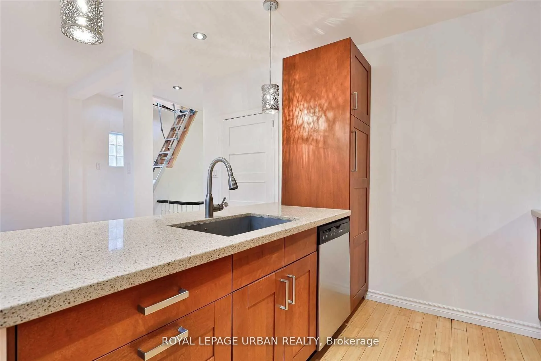 Photo 16 of 323 Ontario Street, Toronto, Moss Park — HOMEH