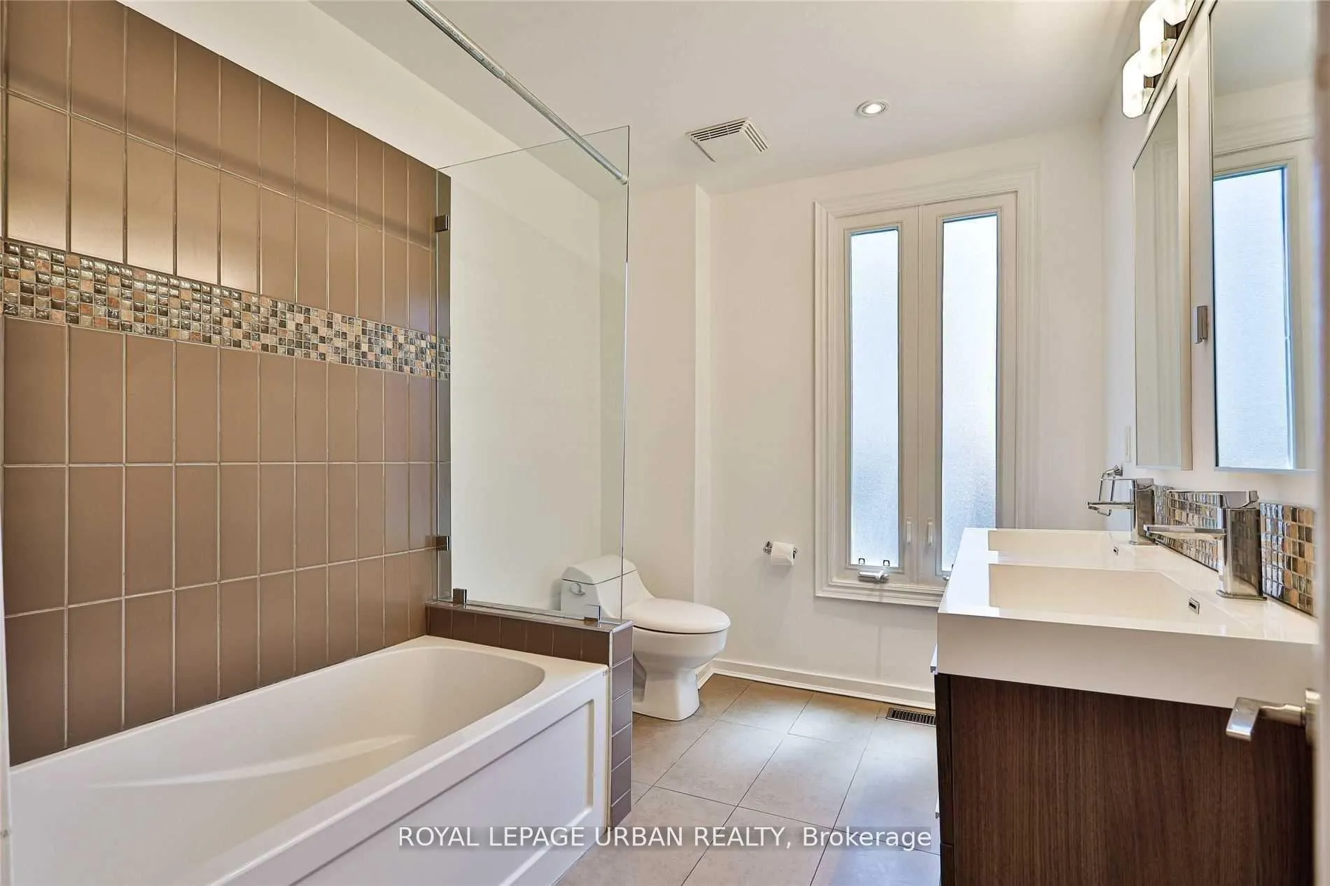 Photo 21 of 323 Ontario Street, Toronto, Moss Park — HOMEH